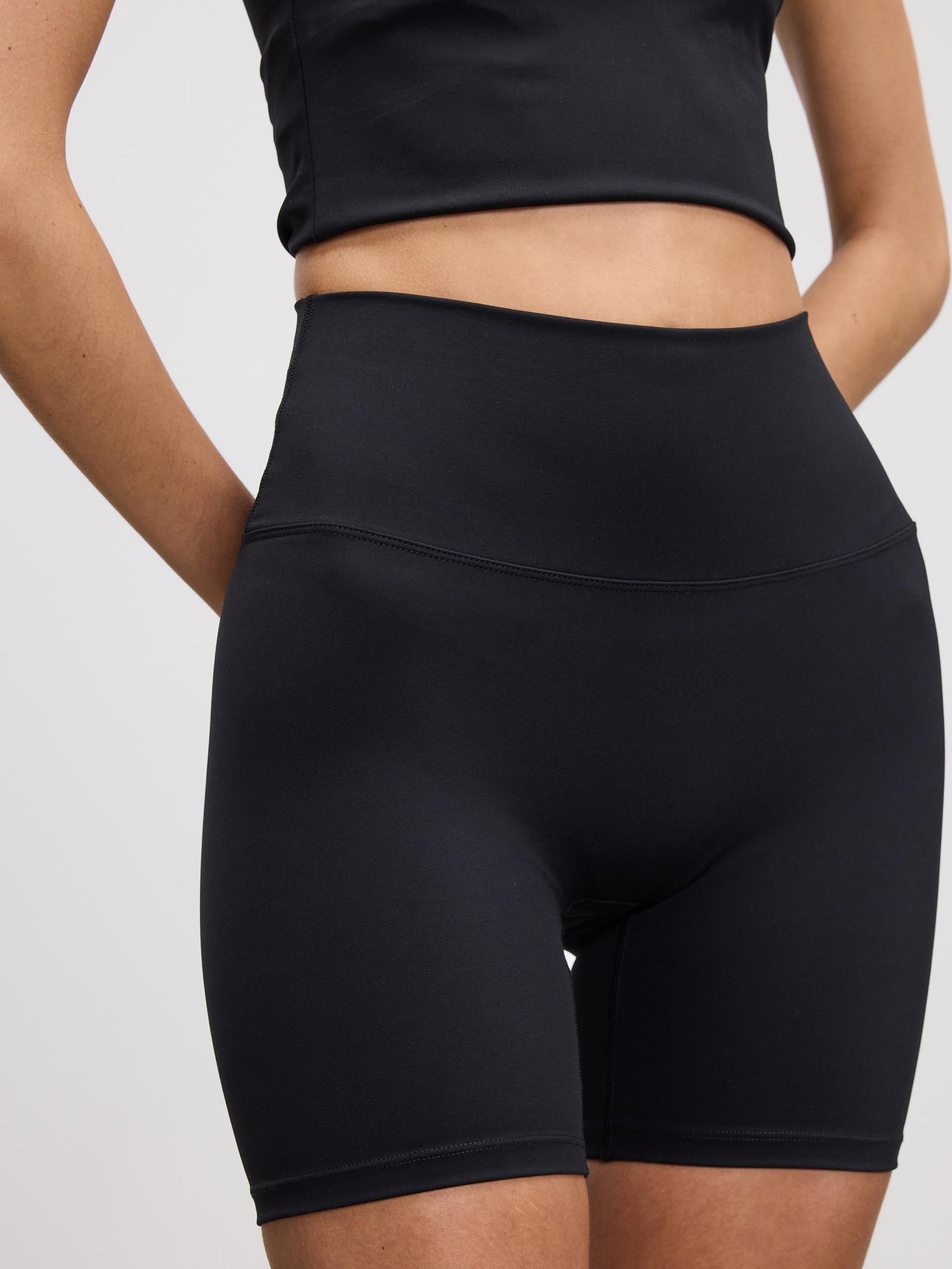 Womens Active Short in Black