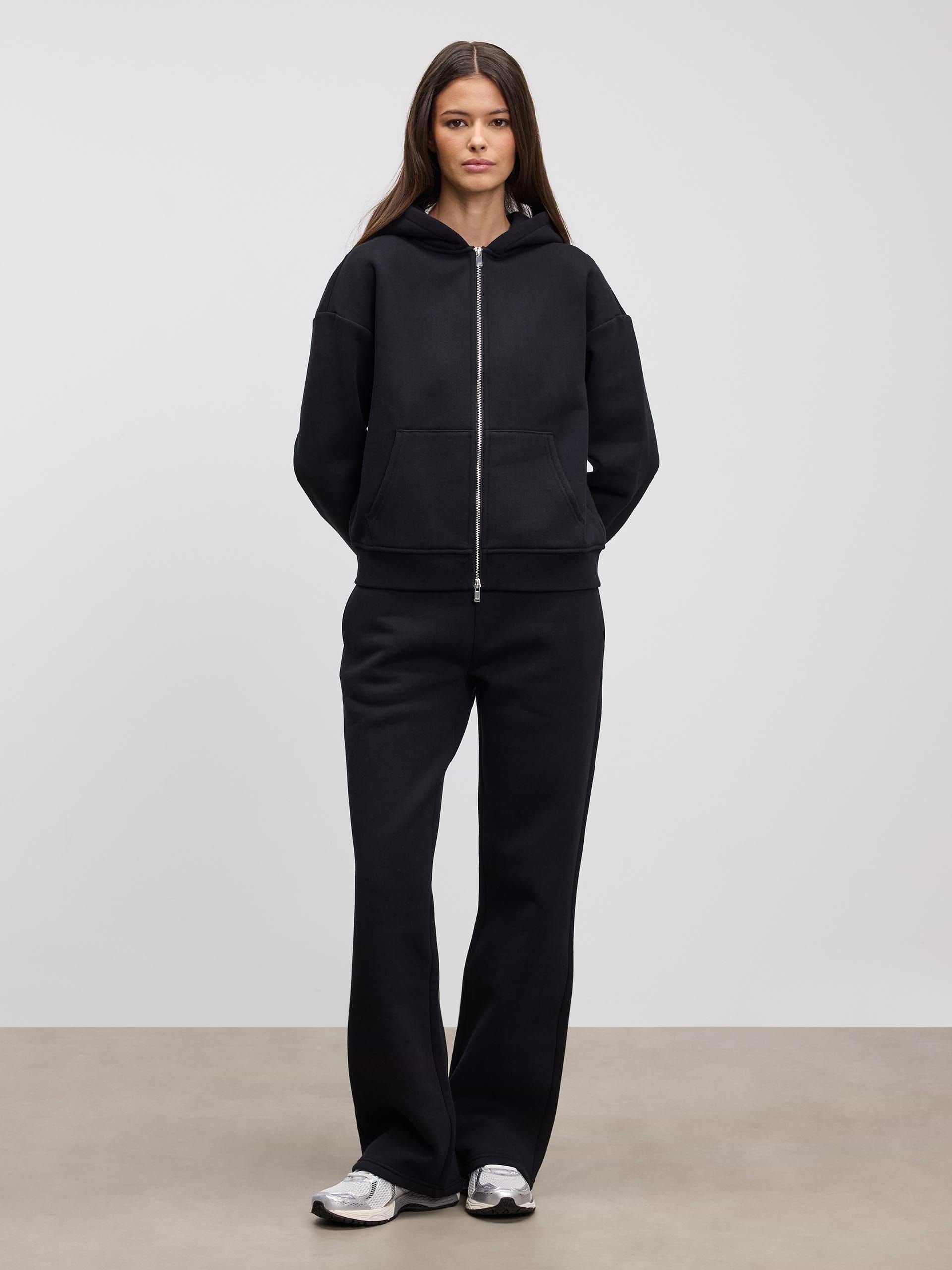 Womens Relaxed Straight Leg Jogger in Black