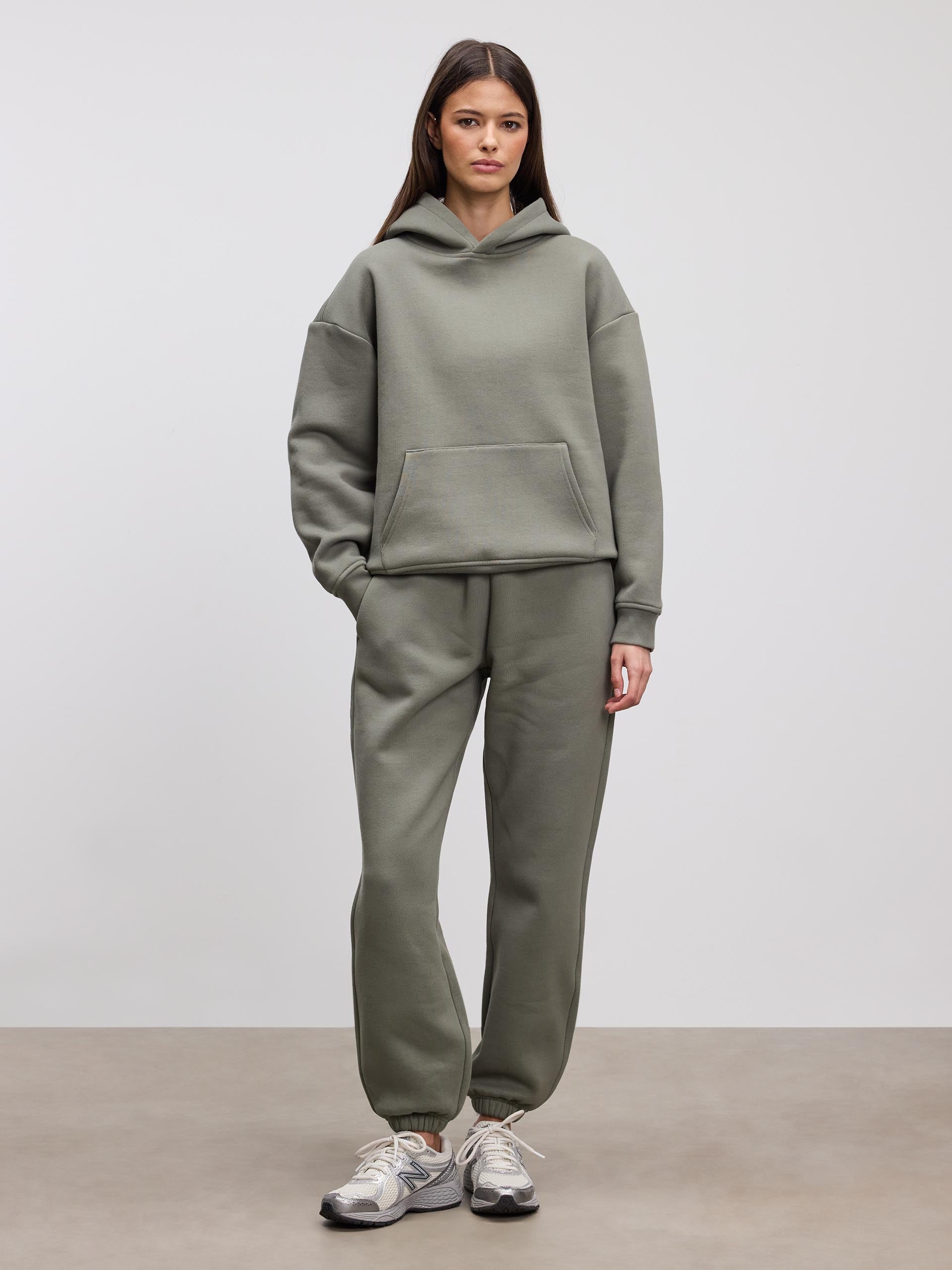 Womens Relaxed Cuffed Jogger in Sage