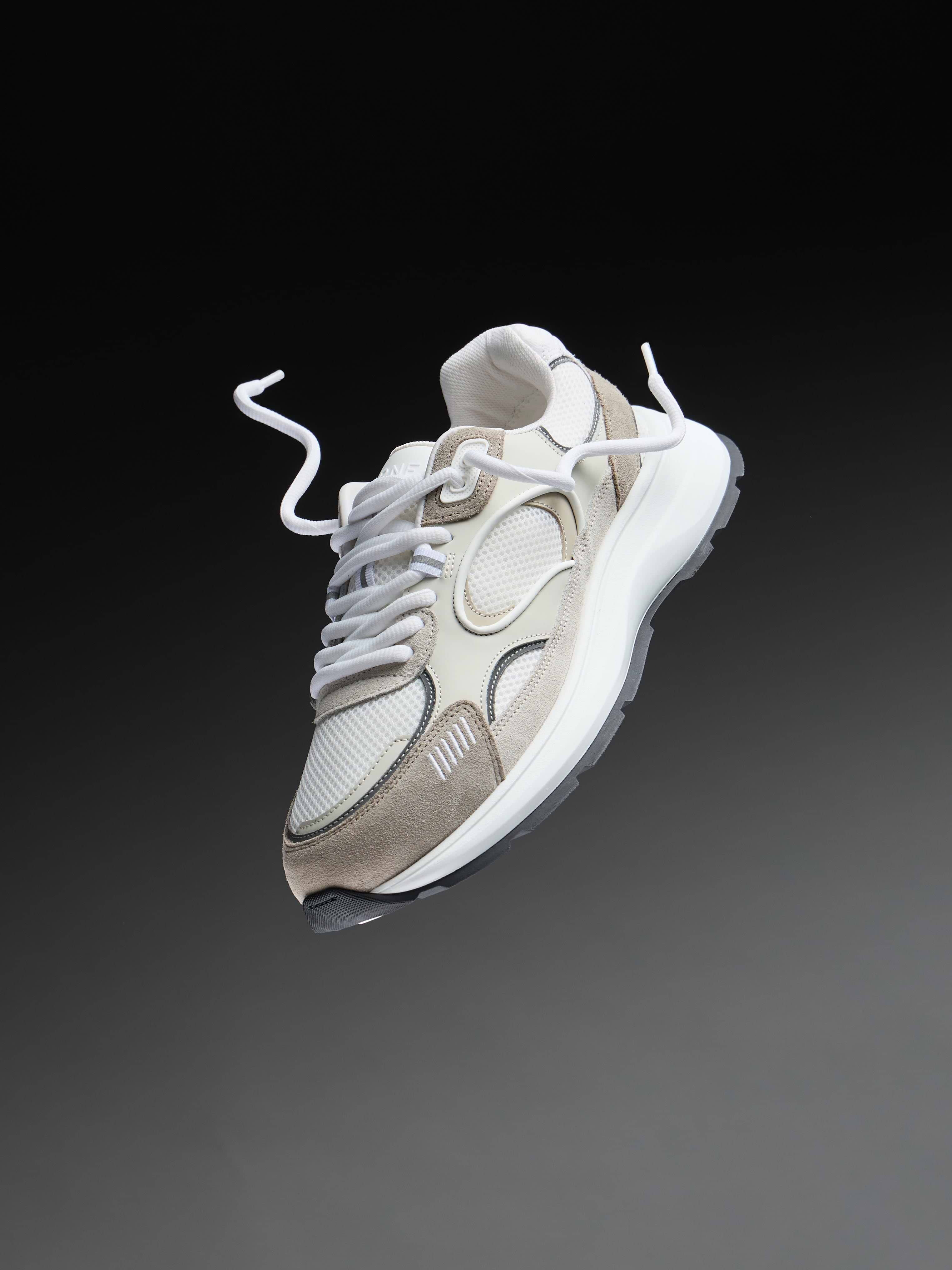 Circuit Trainer in White Stone