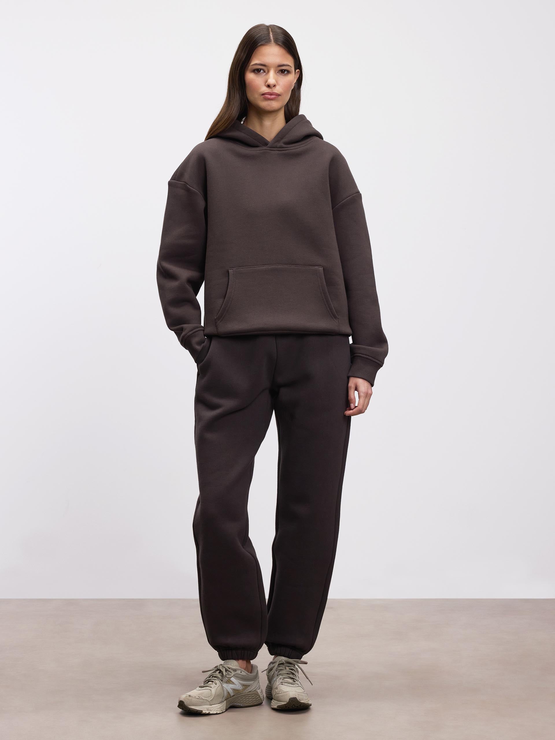 Womens Relaxed Cuffed Jogger in Brown