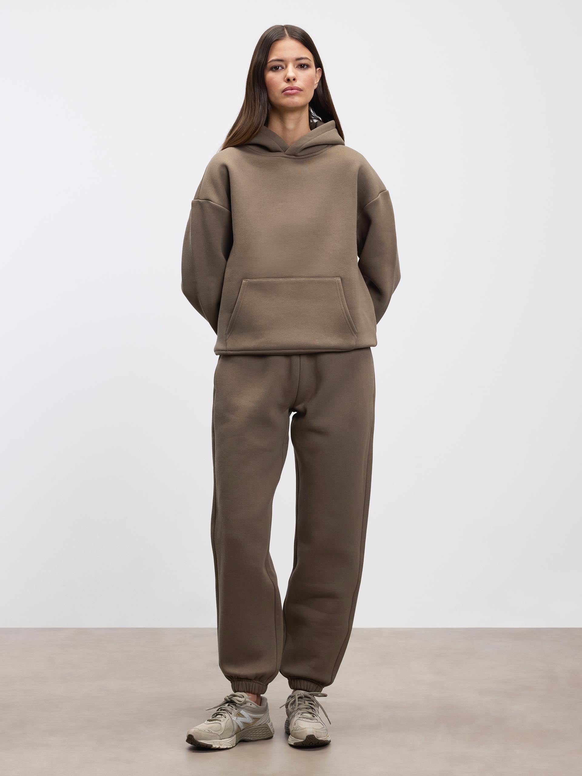 Womens Relaxed Cuffed Jogger in Taupe