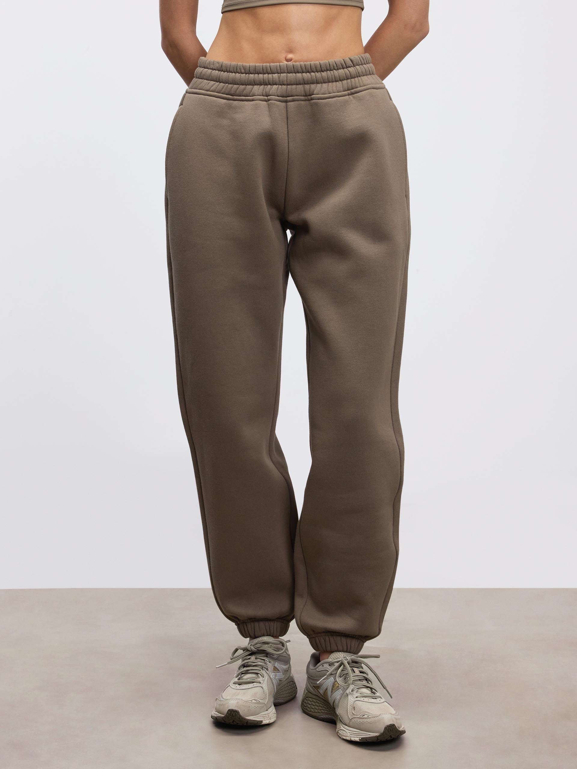 Womens Relaxed Cuffed Jogger in Taupe
