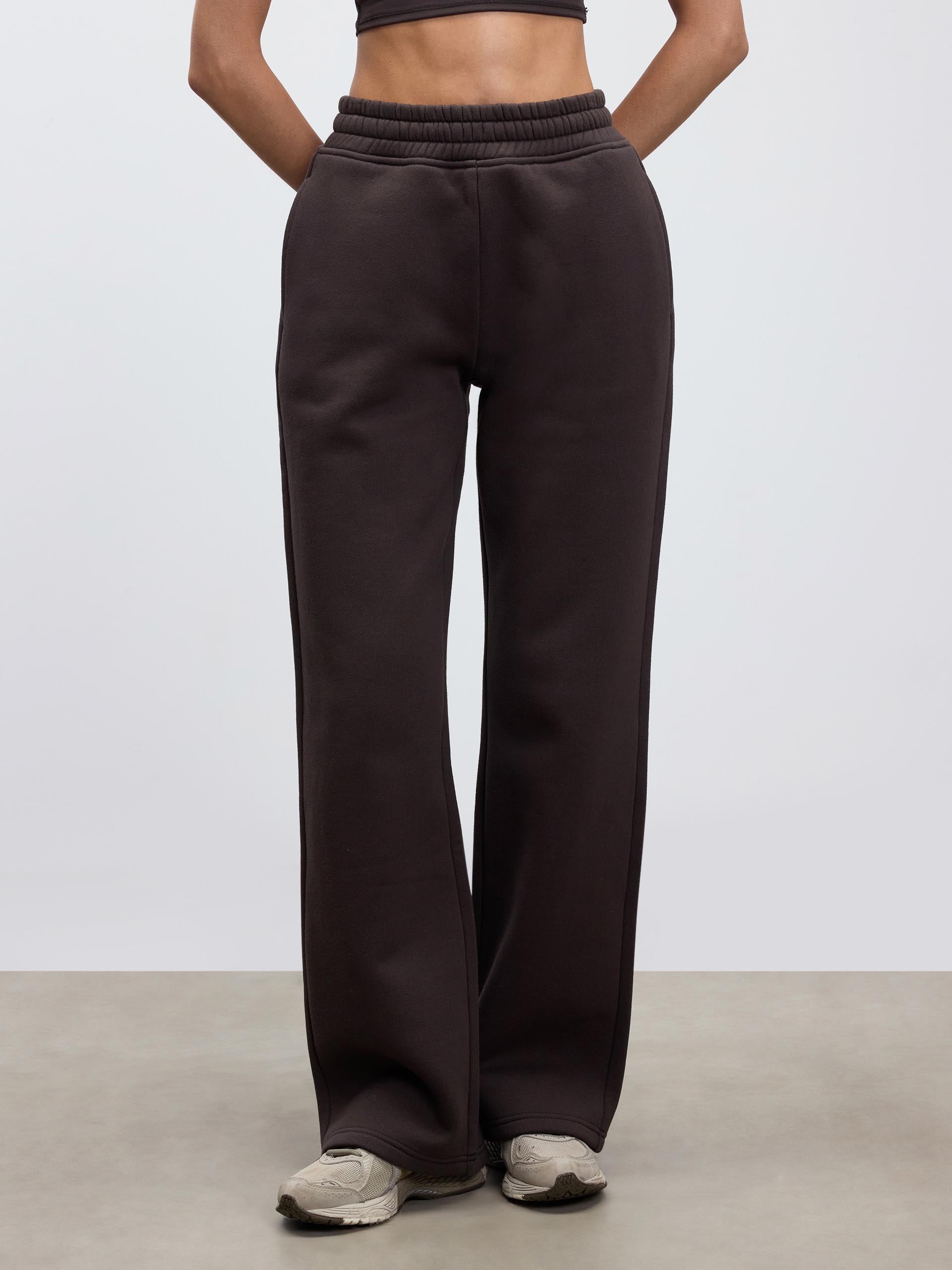 Womens Relaxed Straight Leg Jogger in Brown