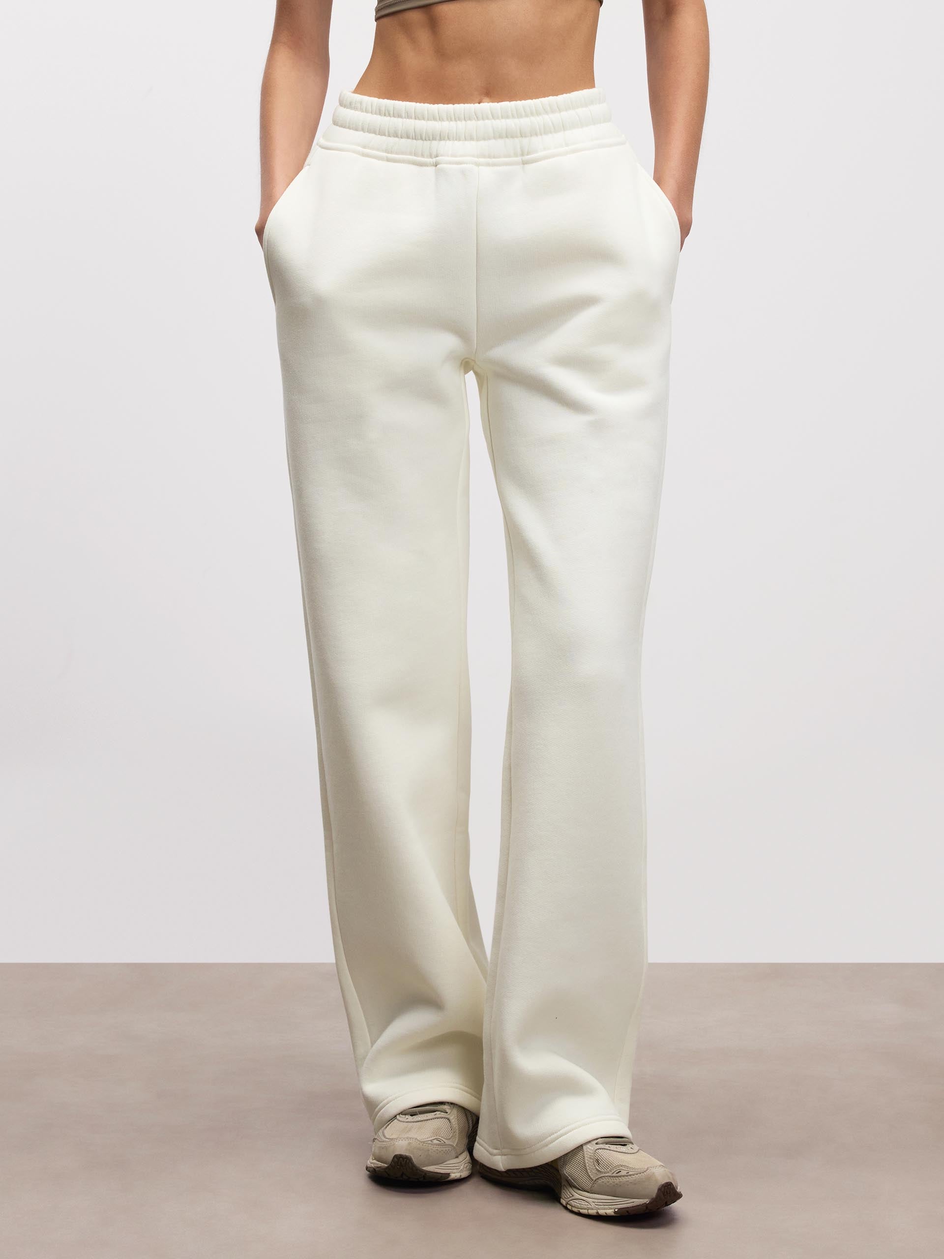 Womens Relaxed Straight Leg Jogger in Ecru