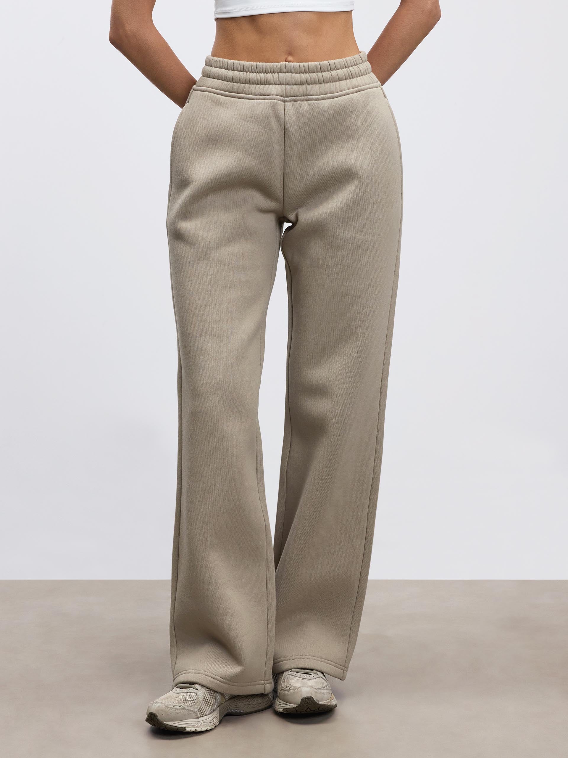Womens Relaxed Straight Leg Jogger in Stone