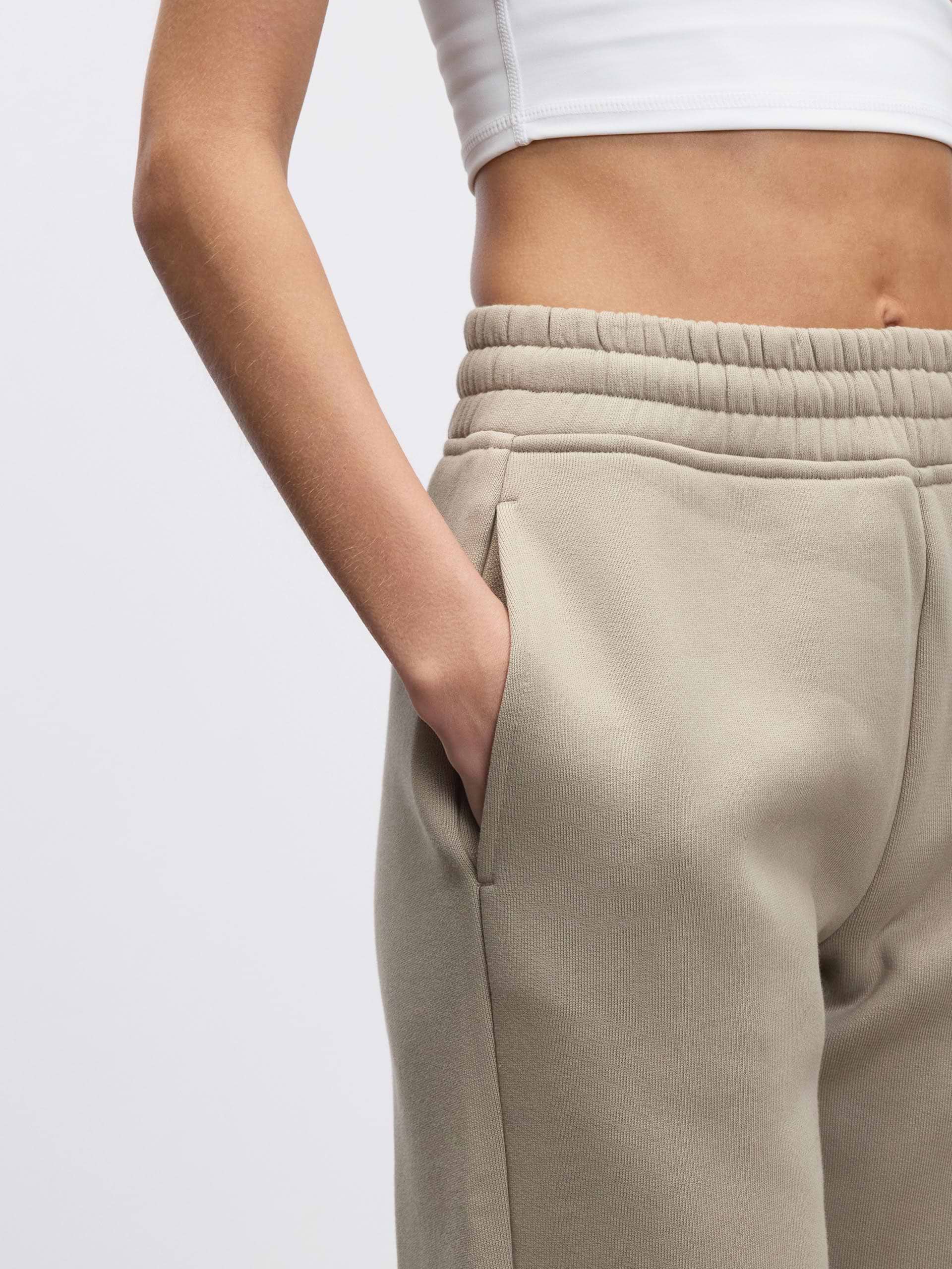 Womens Relaxed Straight Leg Jogger in Stone