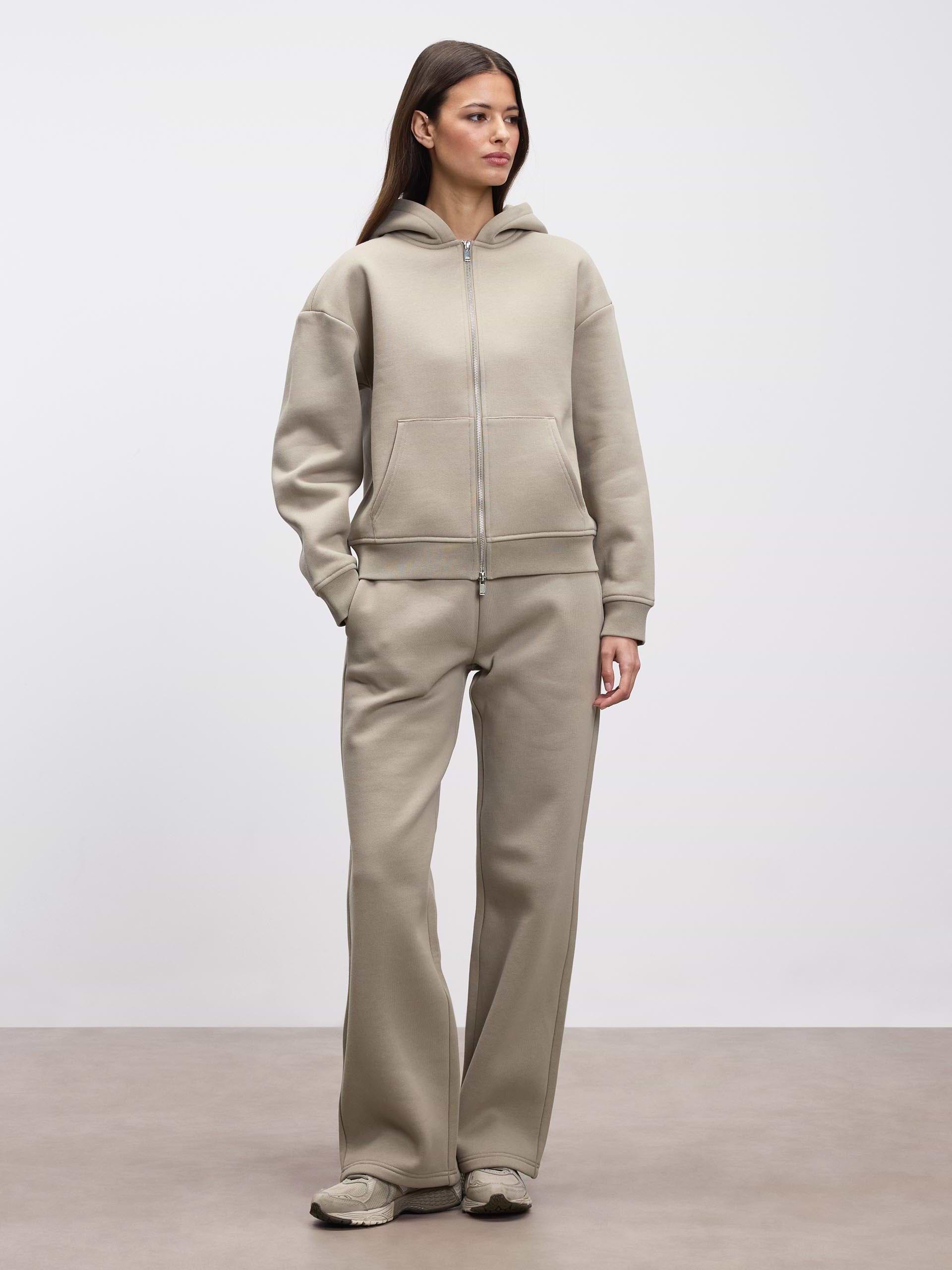 Womens Relaxed Straight Leg Jogger in Stone