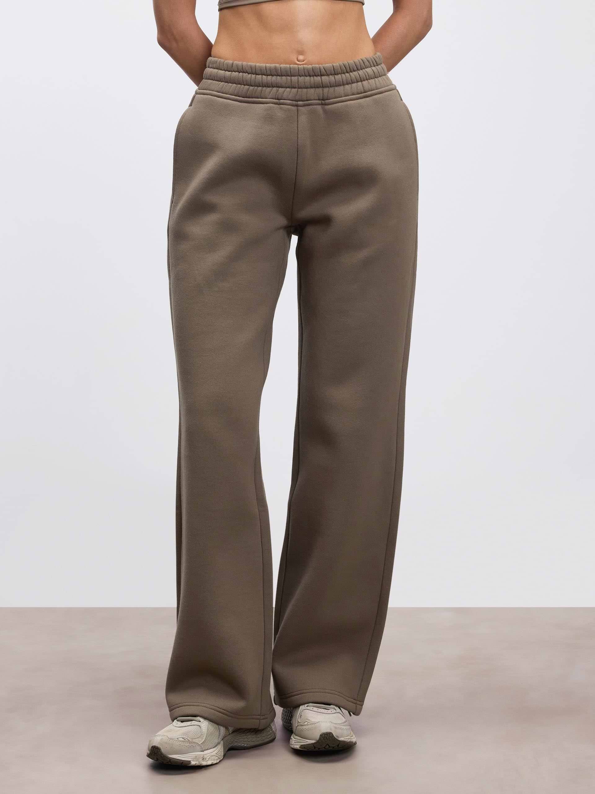 Womens Relaxed Straight Leg Jogger in Taupe