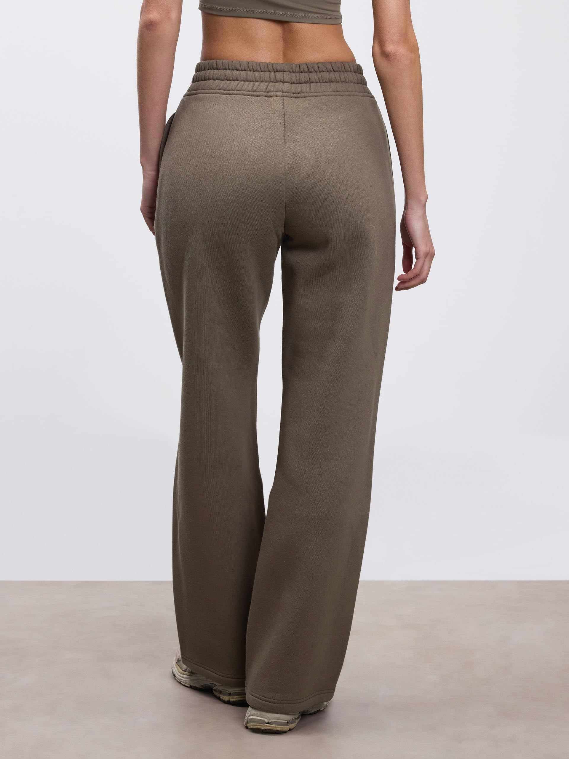 Womens Relaxed Straight Leg Jogger in Taupe