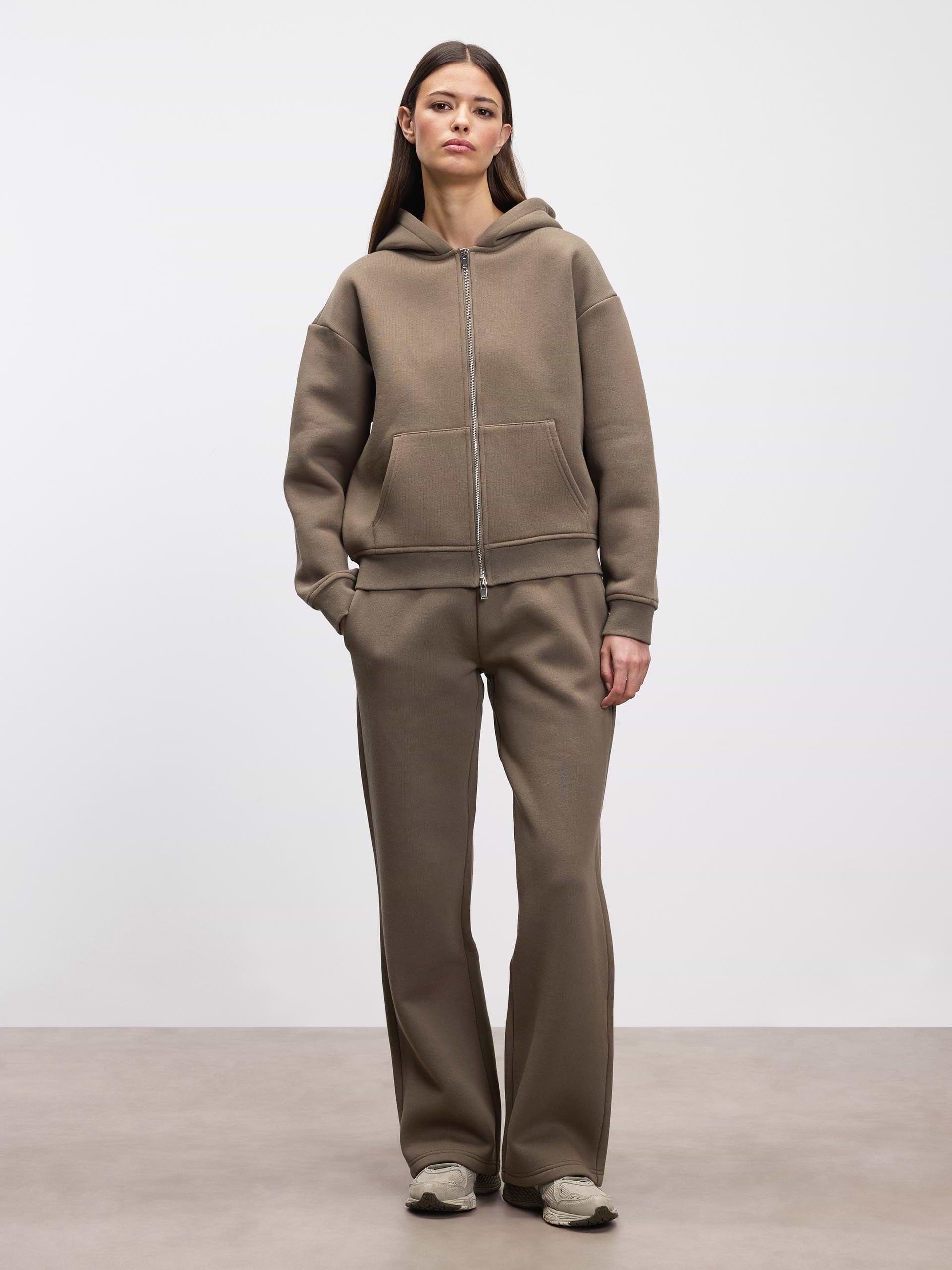 Womens Relaxed Straight Leg Jogger in Taupe