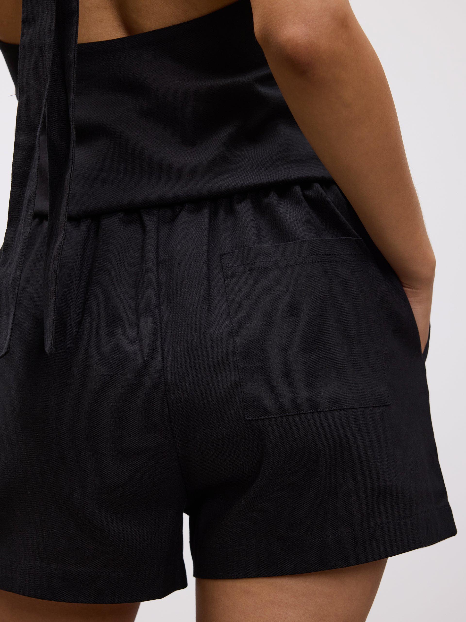Womens Linen Short in Black