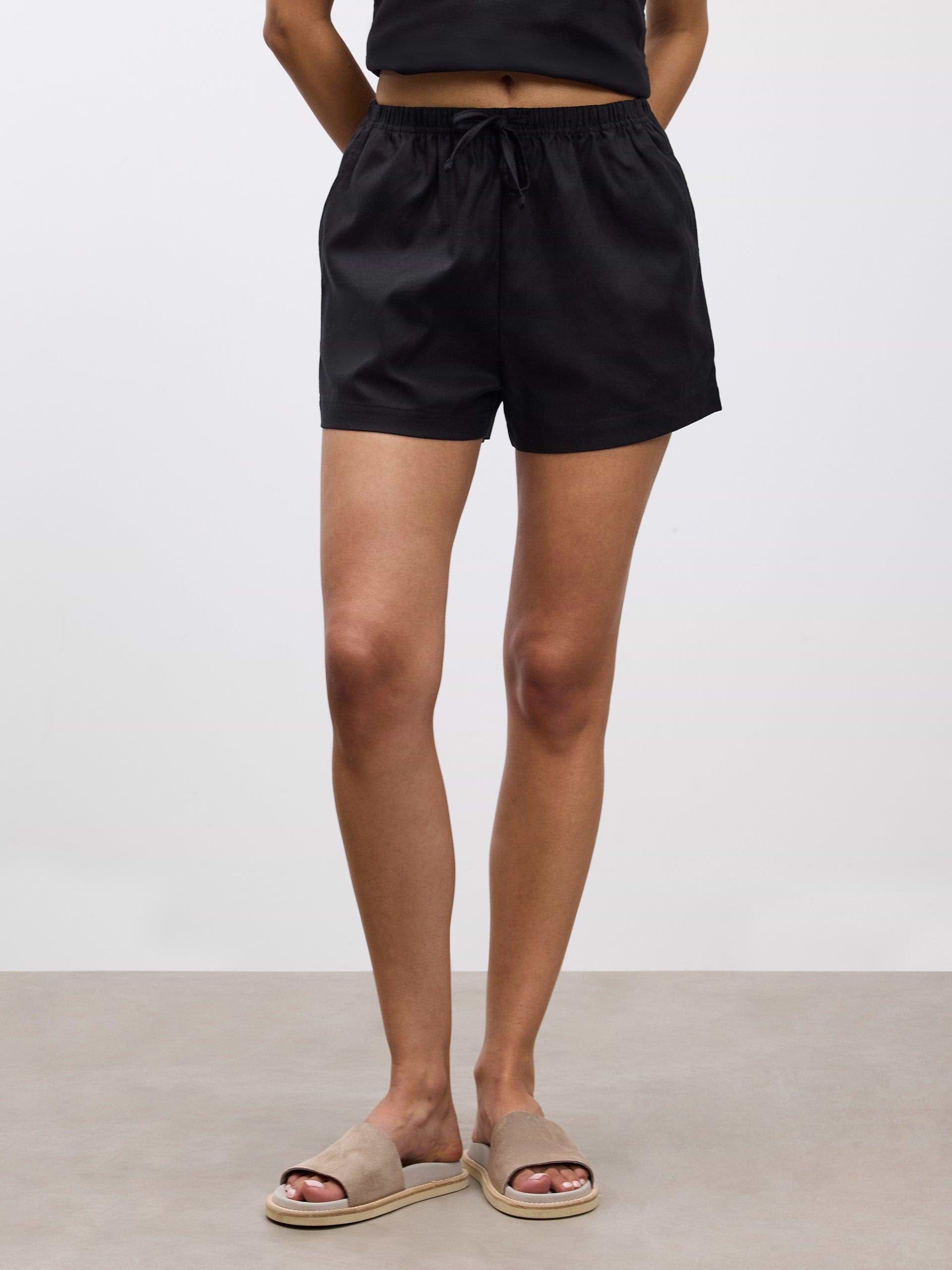 Womens Linen Short in Black