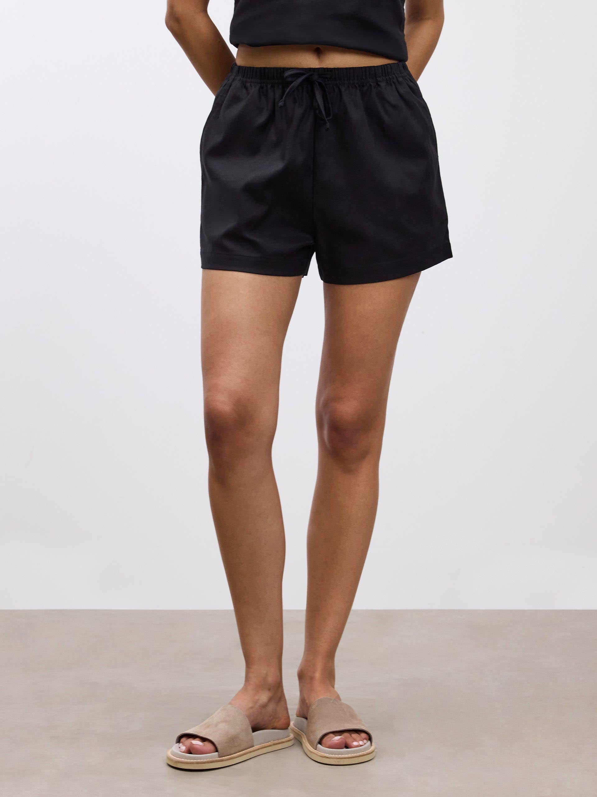 Womens Linen Short in Black