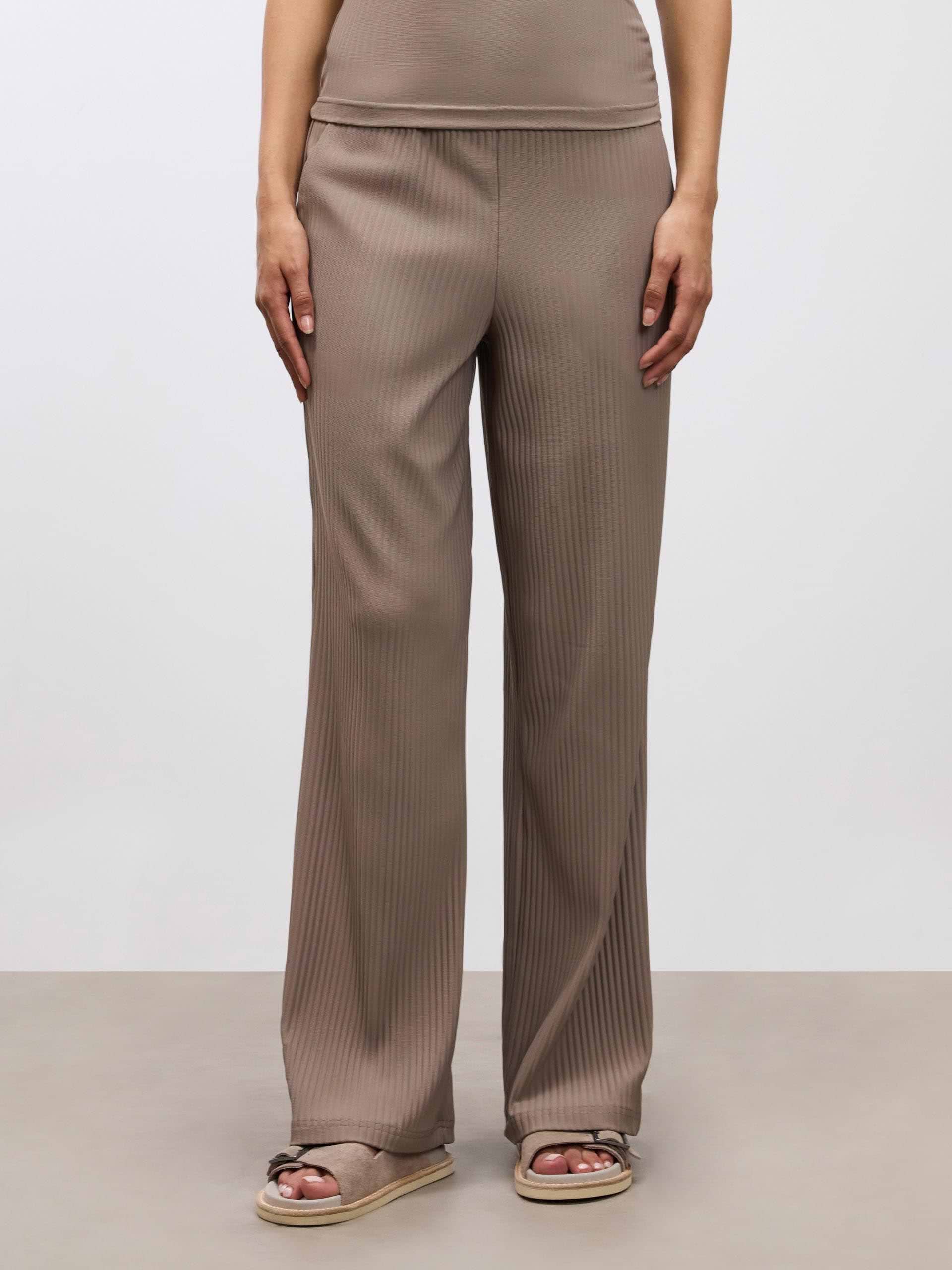 Womens Pleated Trouser in Taupe