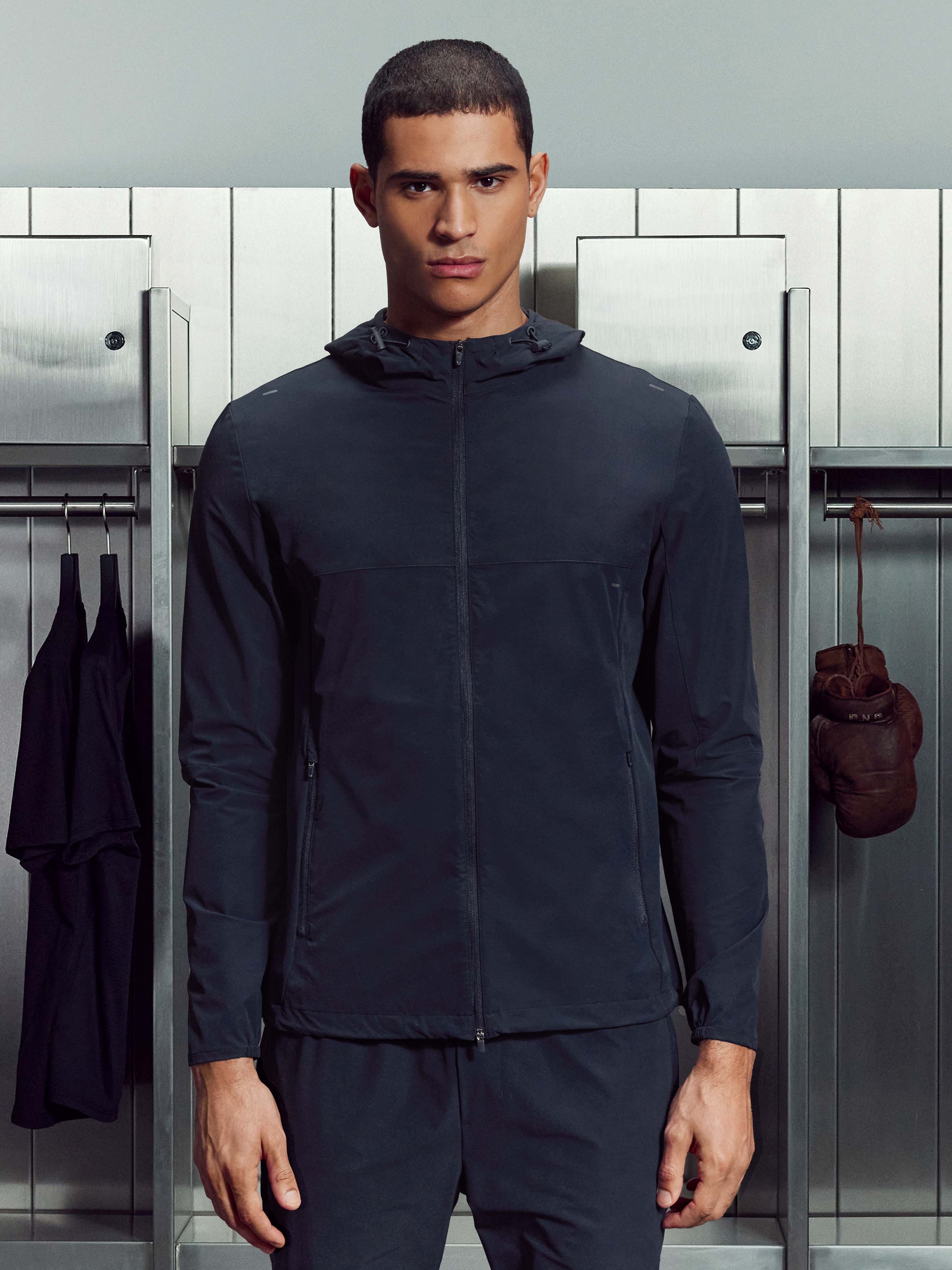 Active Windbreaker in Navy