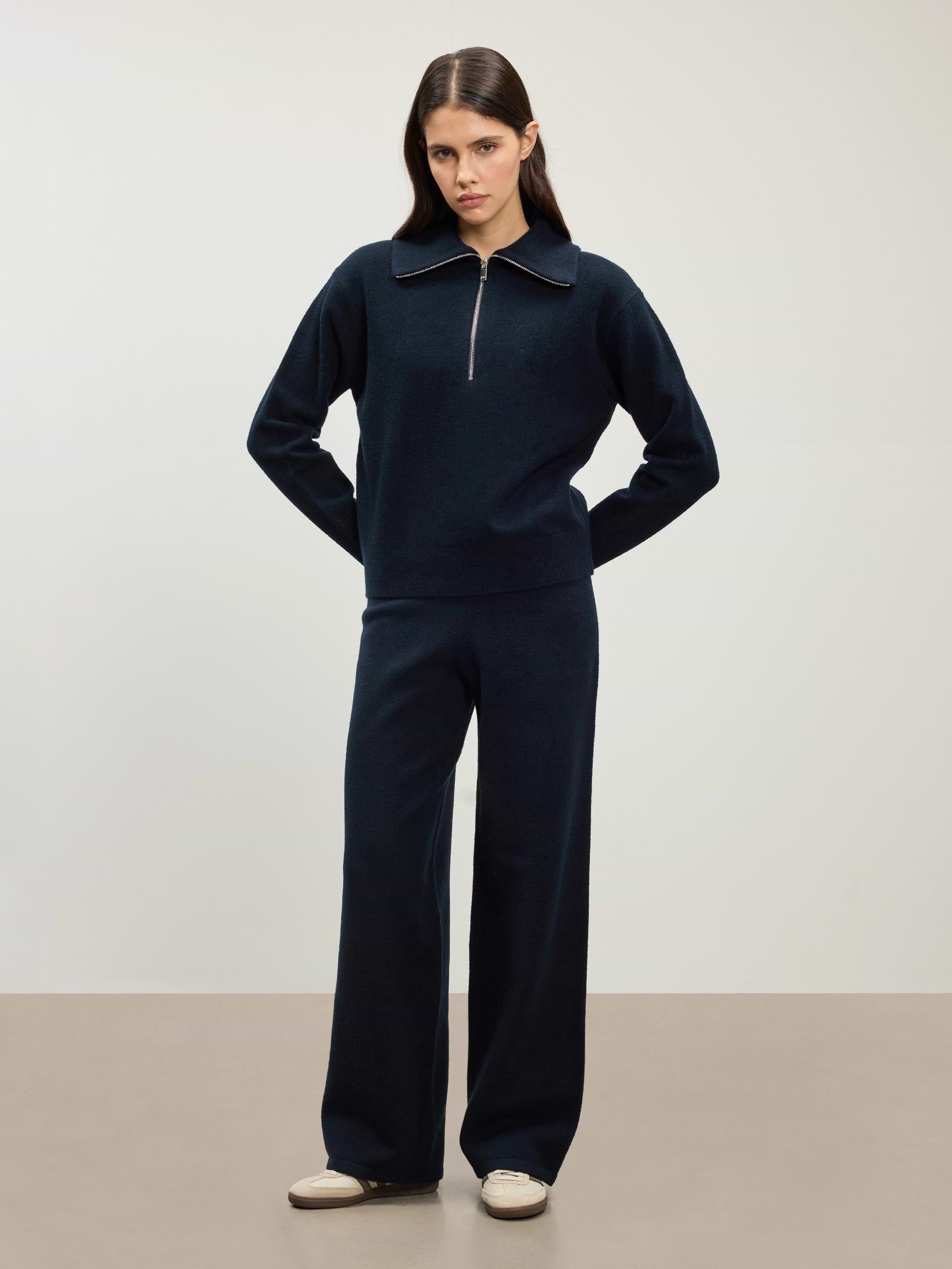 Womens Chunky Wool Jogger in Navy