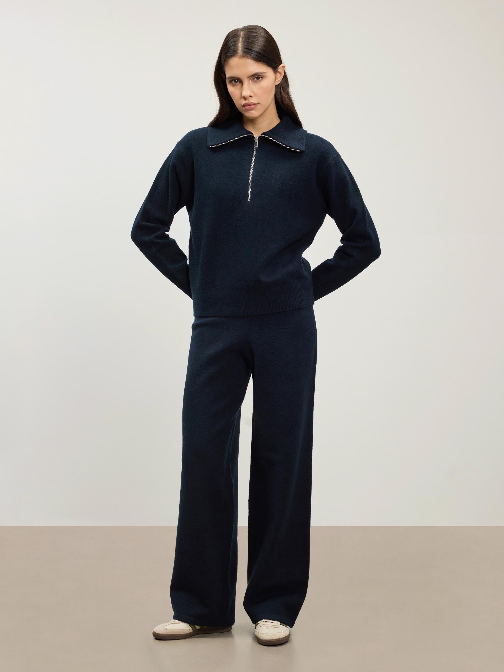 Womens Chunky Wool Jogger in Navy