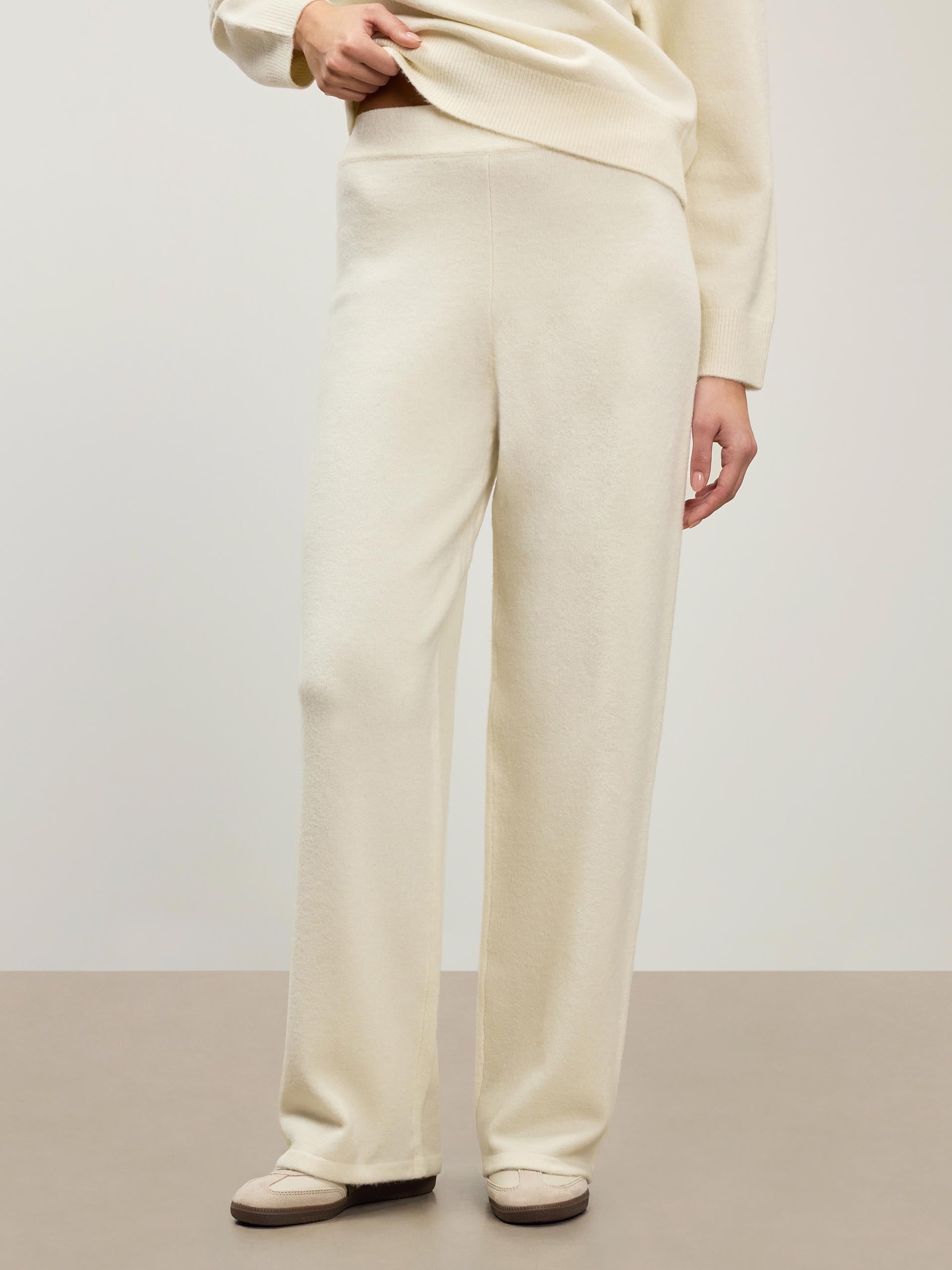 Womens Chunky Wool Jogger in Ecru