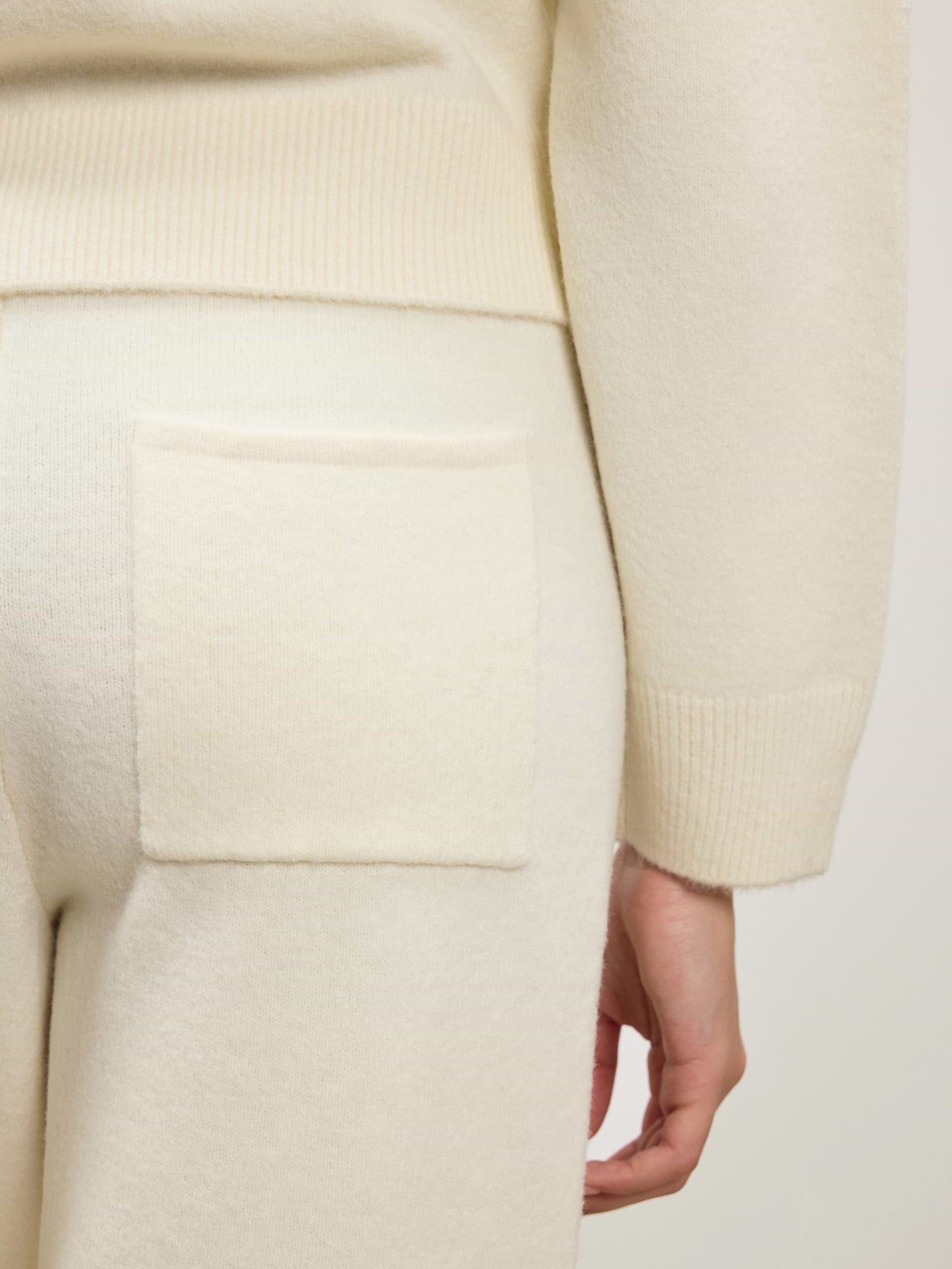 Womens Chunky Wool Jogger in Ecru
