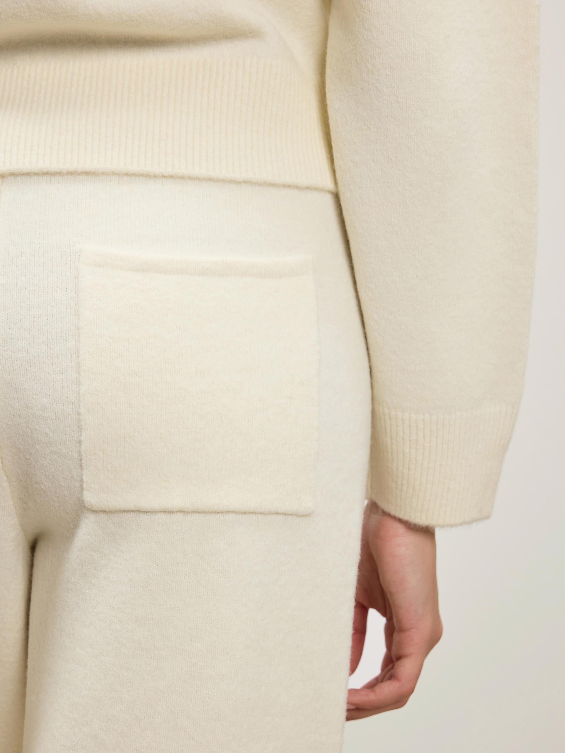 Womens Chunky Wool Jogger in Ecru