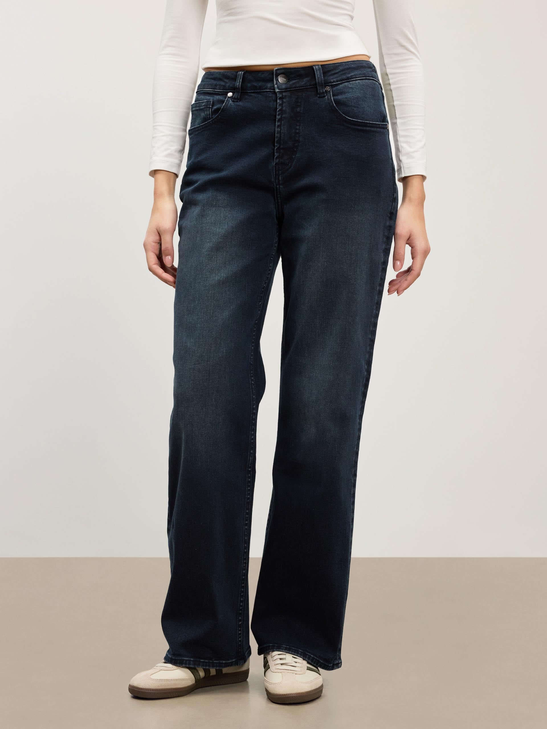 Womens Straight Leg Denim Jeans in Midnight Blue