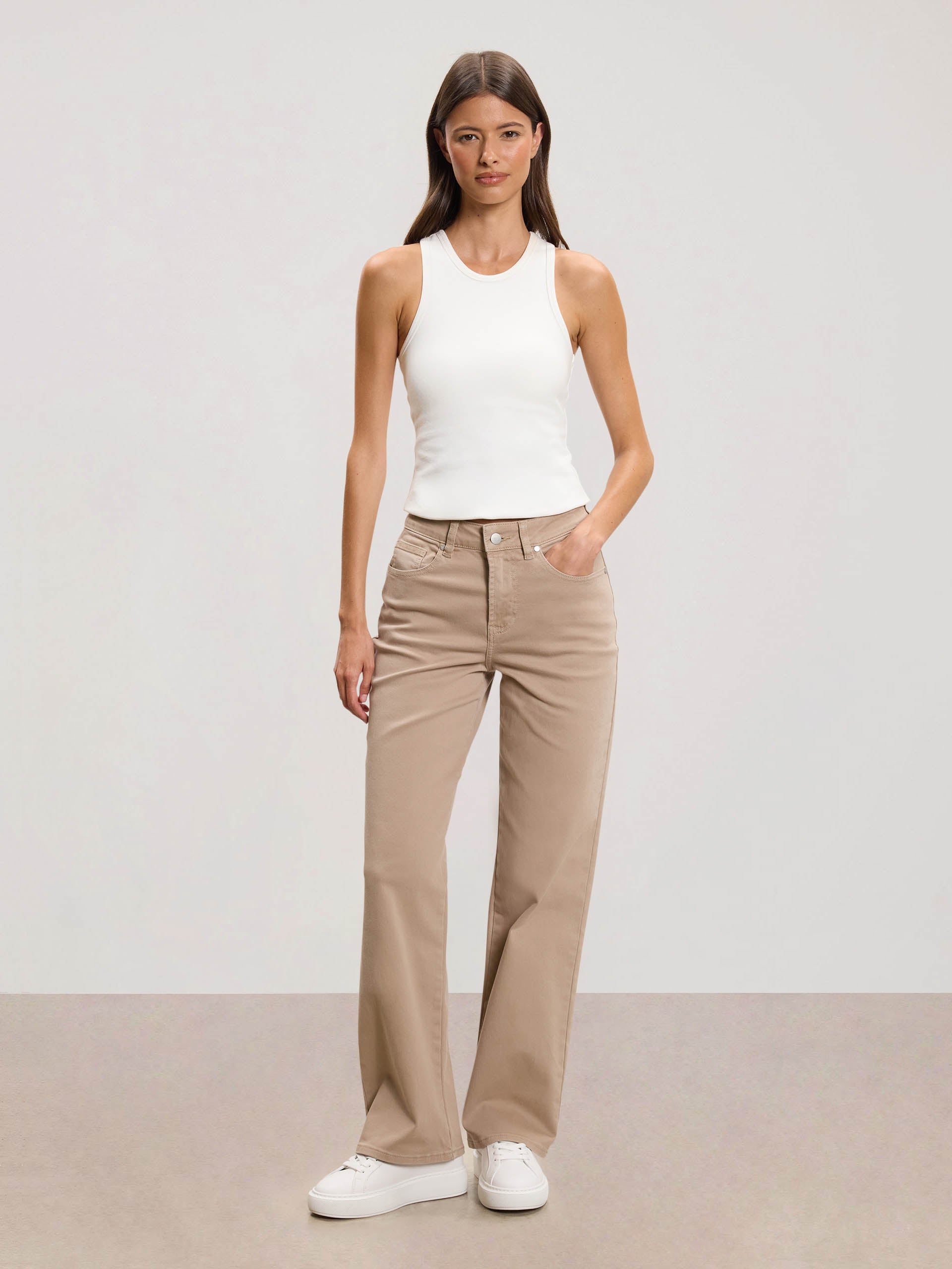 Womens Straight Leg Denim Jeans in Dark Stone