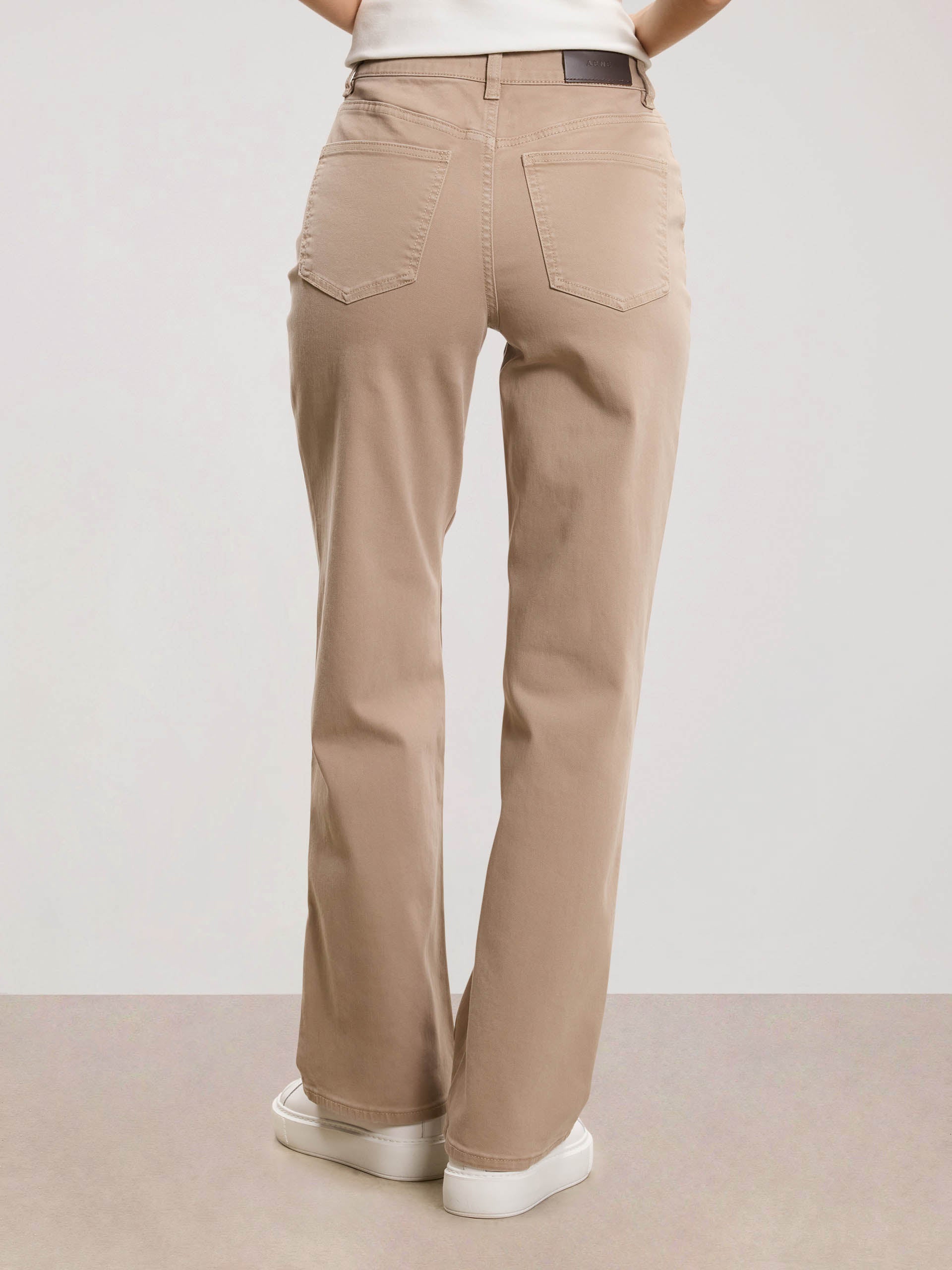 Womens Straight Leg Denim Jeans in Dark Stone