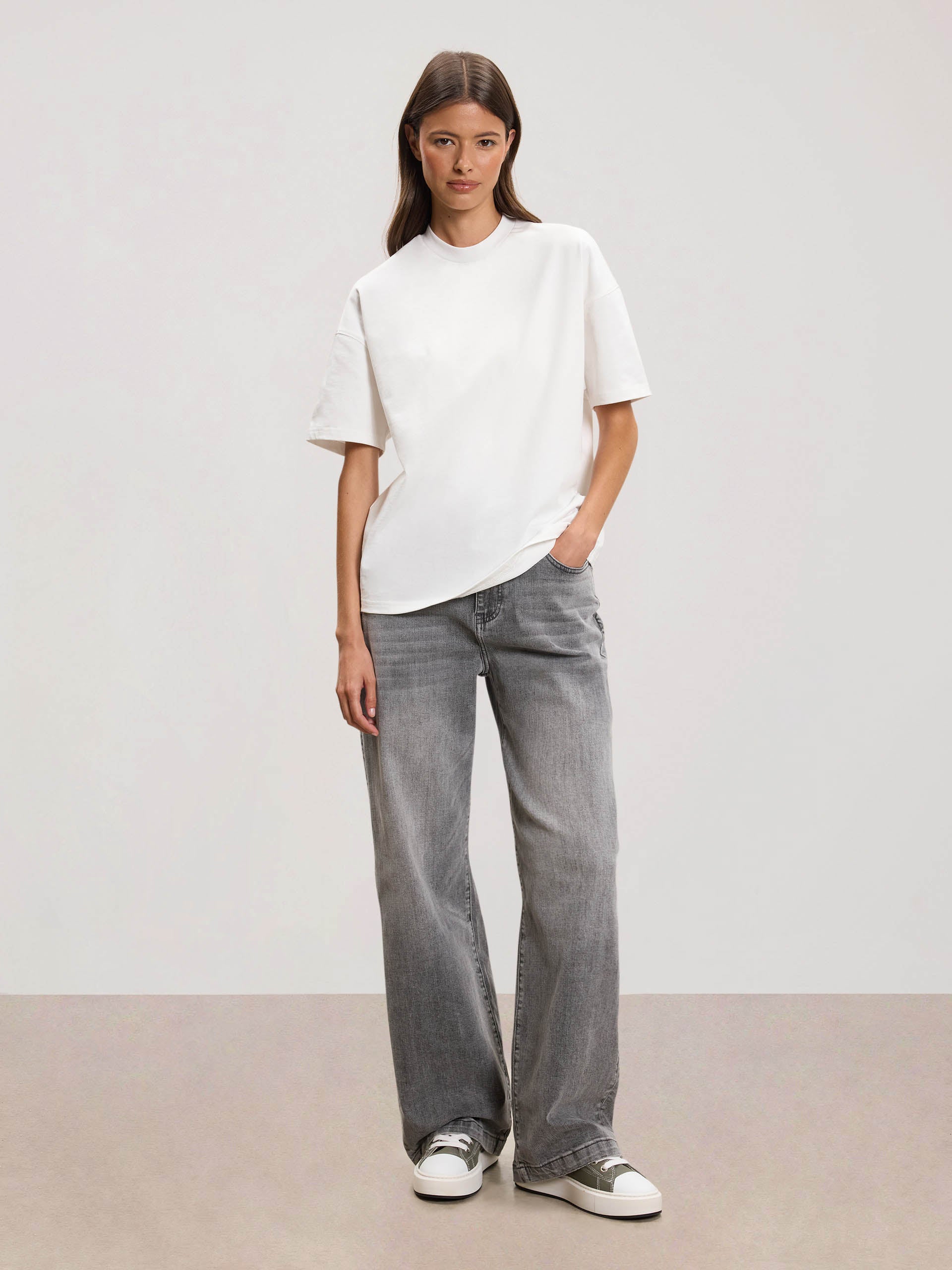 Womens Relaxed Fit Denim Jeans in Grey Wash