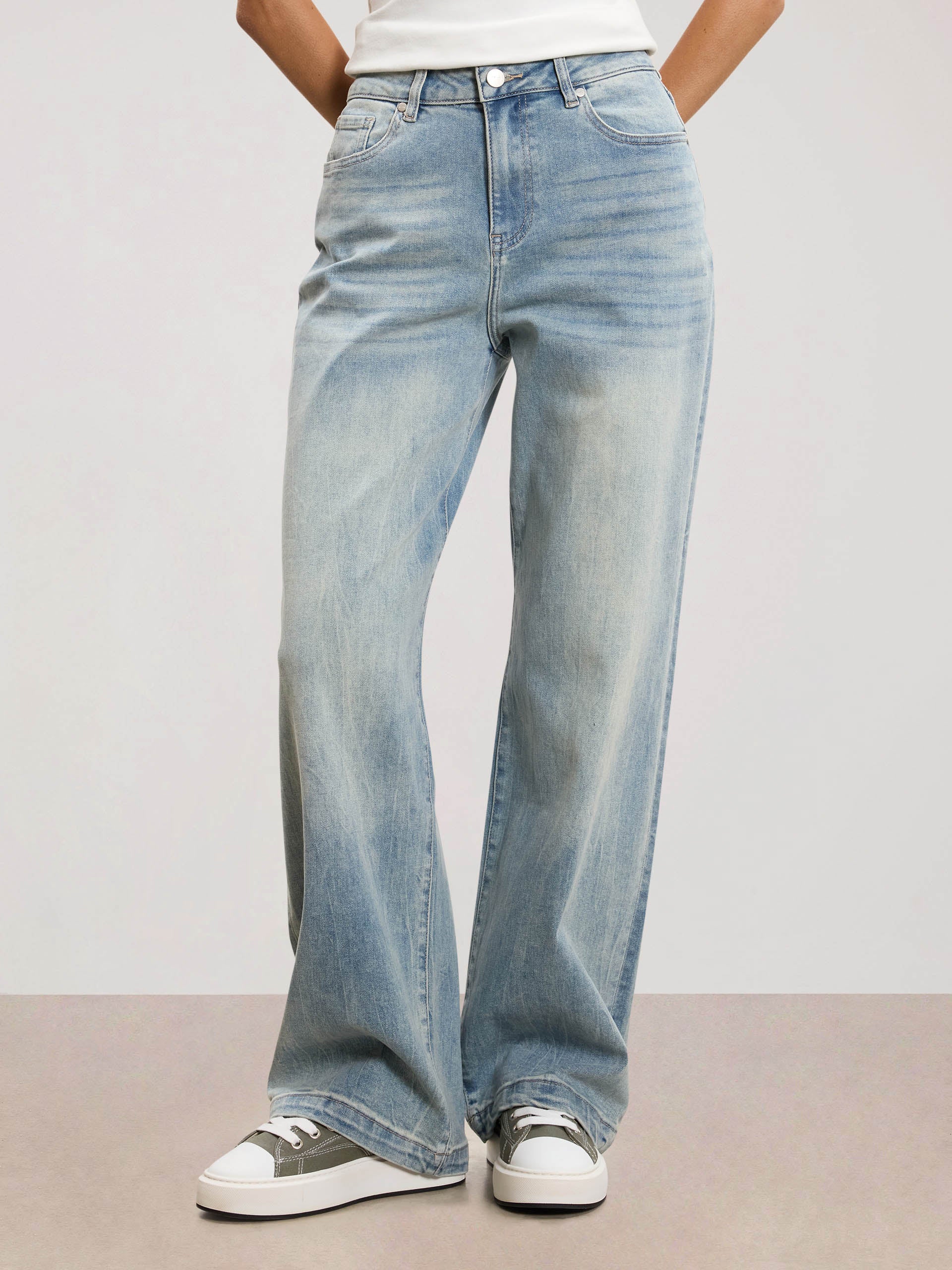 Womens Relaxed Fit Denim Jeans in Mid Blue