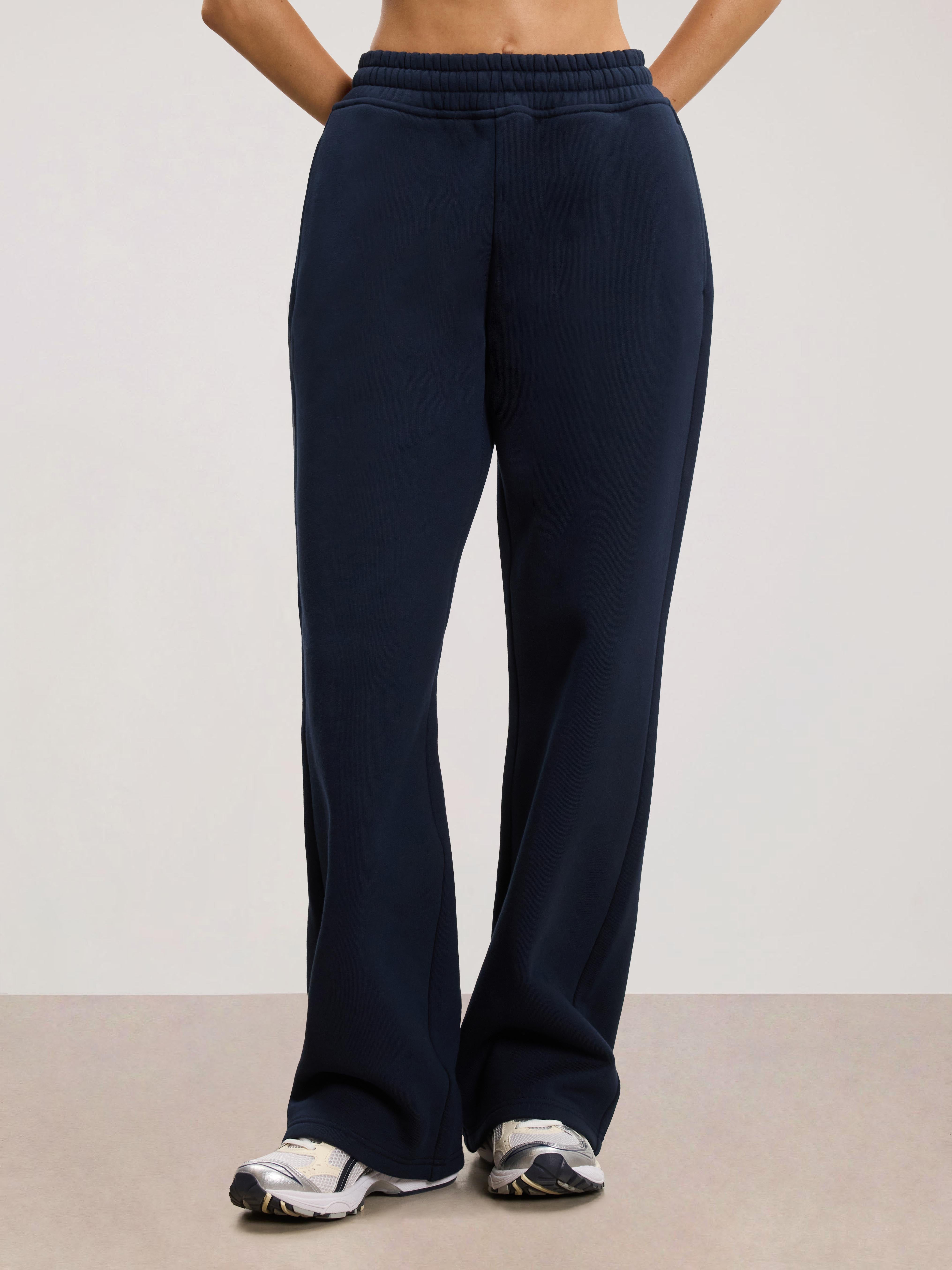 Womens Relaxed Straight Leg Jogger in Navy