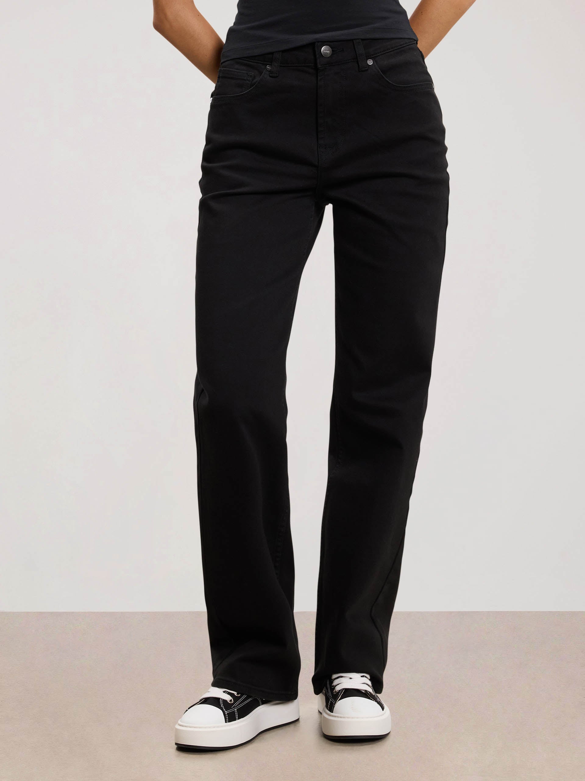 Womens Straight Leg Denim Jeans in Black