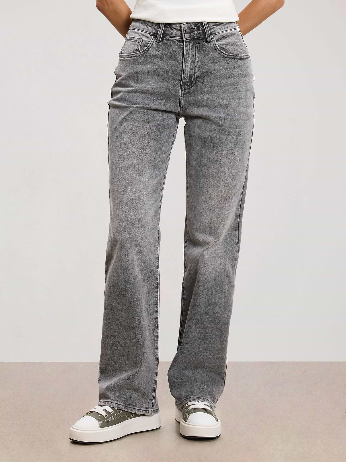 Womens Straight Leg Denim Jeans in Grey Wash | ARNE FR