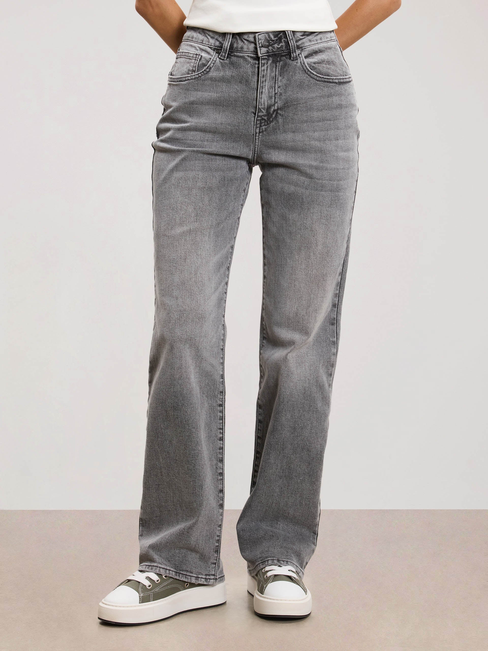 Womens Straight Leg Denim Jeans in Grey Wash