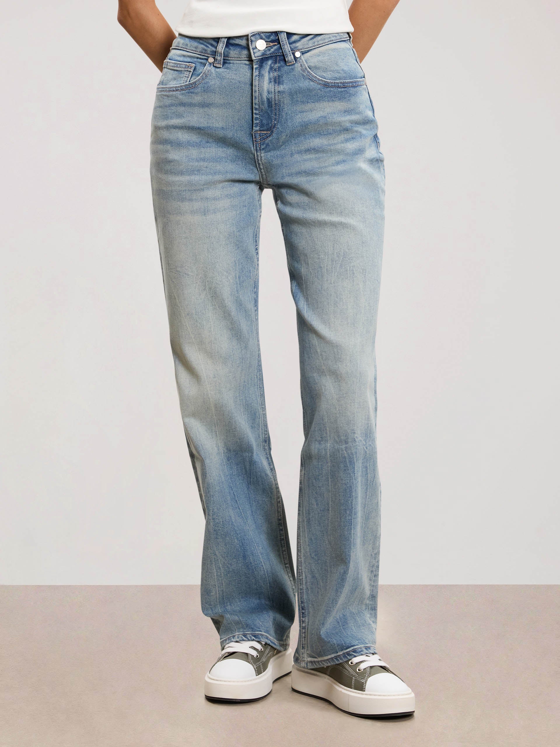 Womens Straight Leg Denim Jeans in Mid Blue