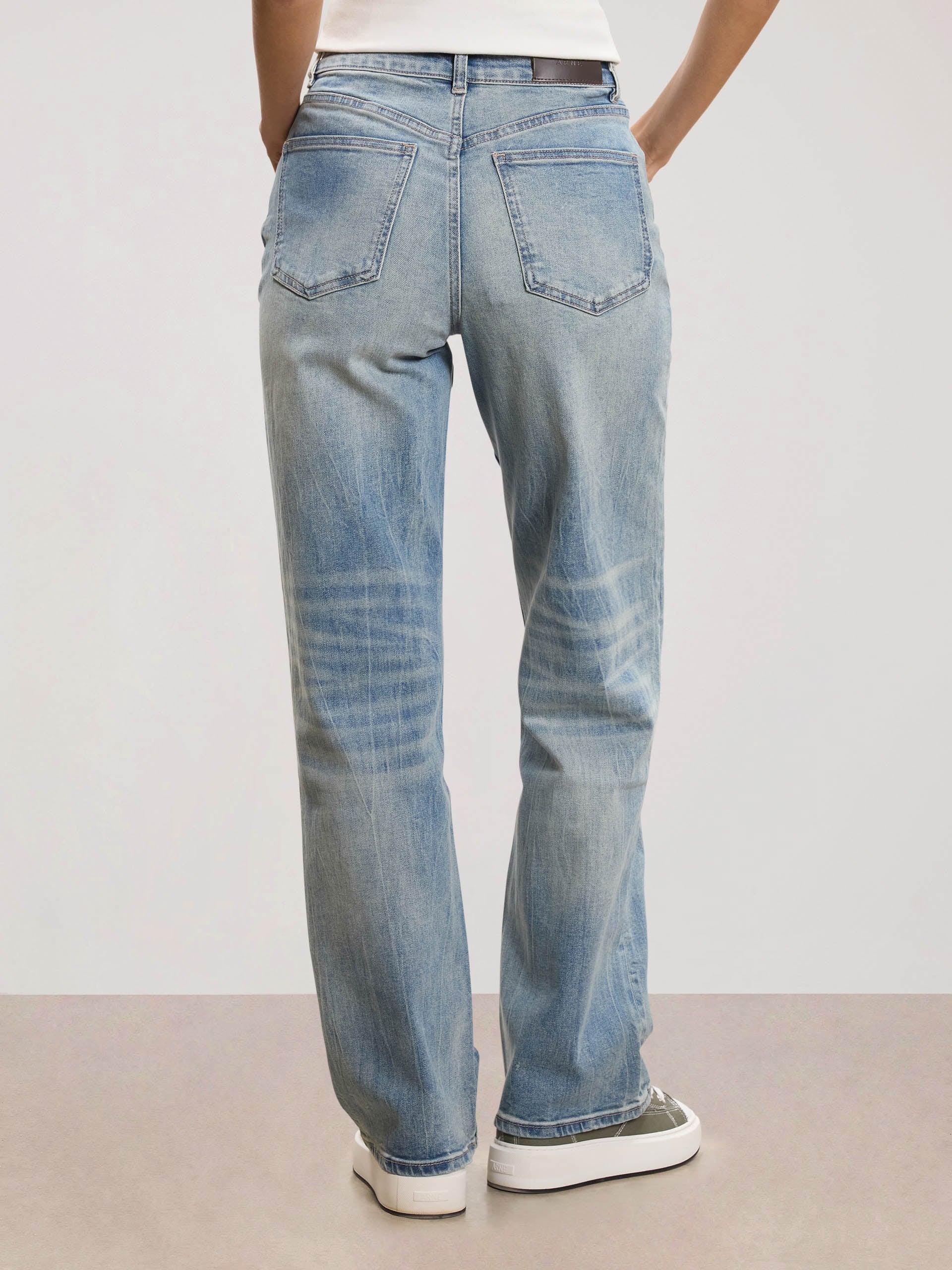 Womens Straight Leg Denim Jeans in Mid Blue