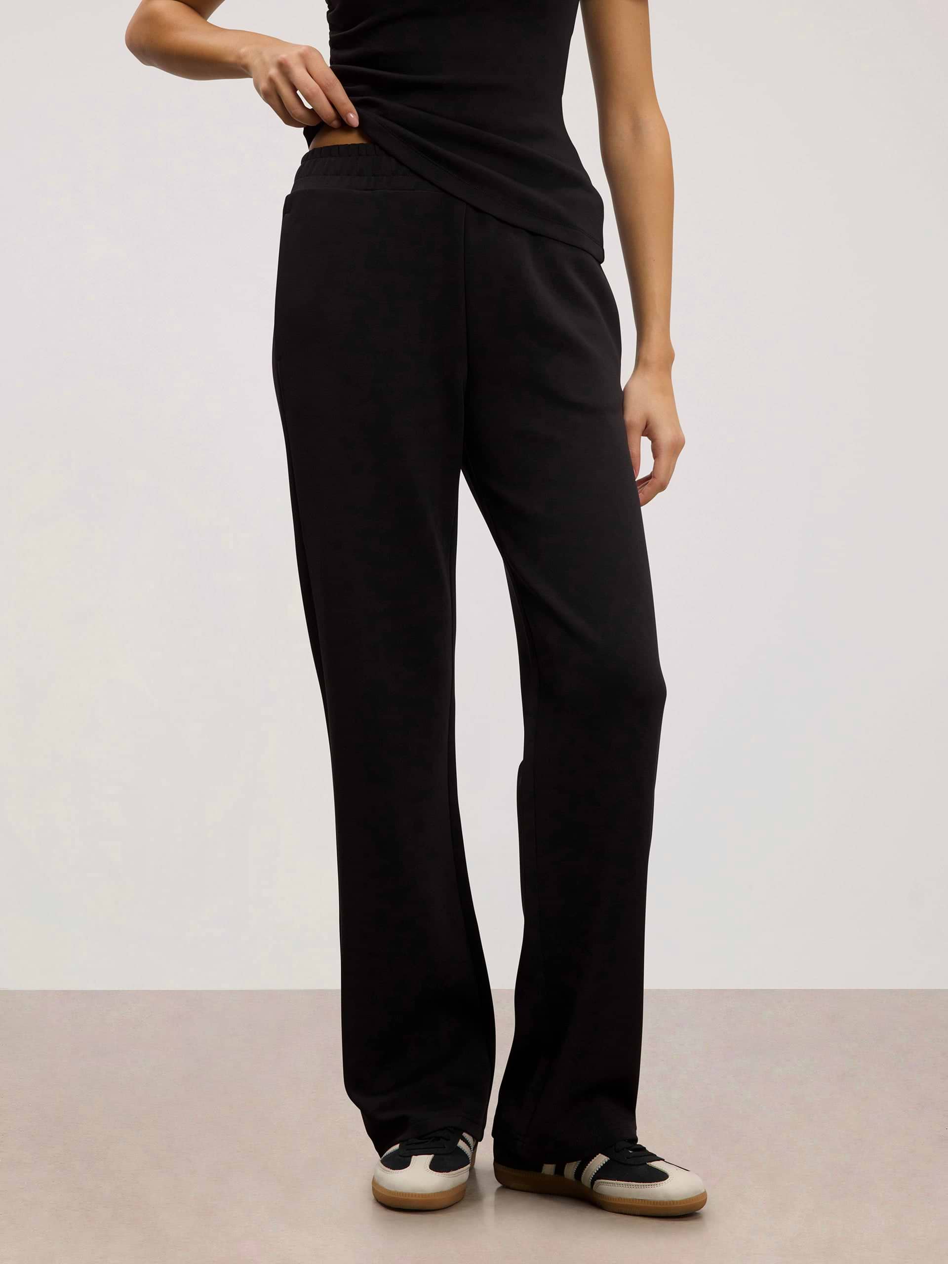 Womens Luxe Straight Leg Jogger in Black