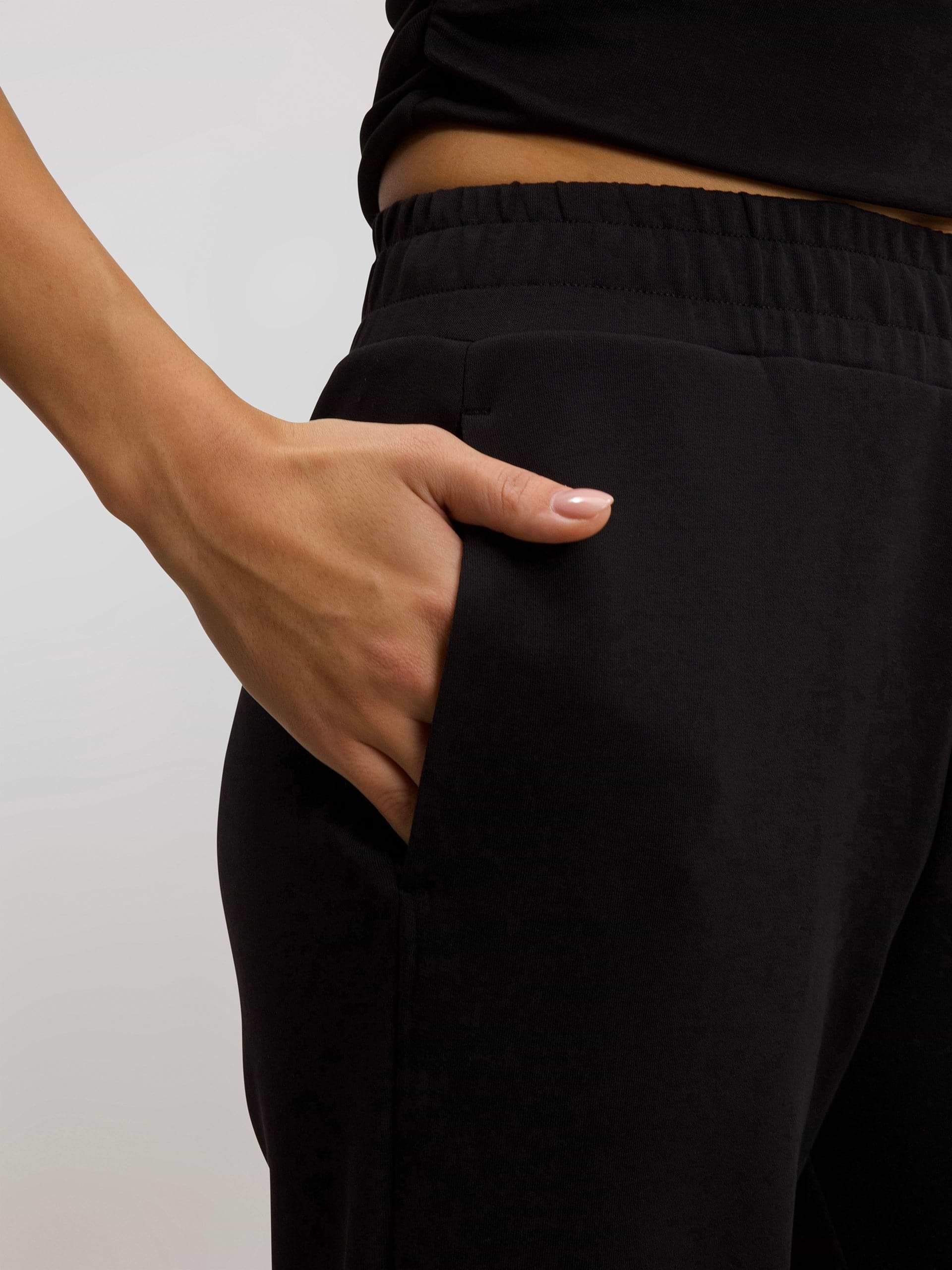 Womens Luxe Straight Leg Jogger in Black