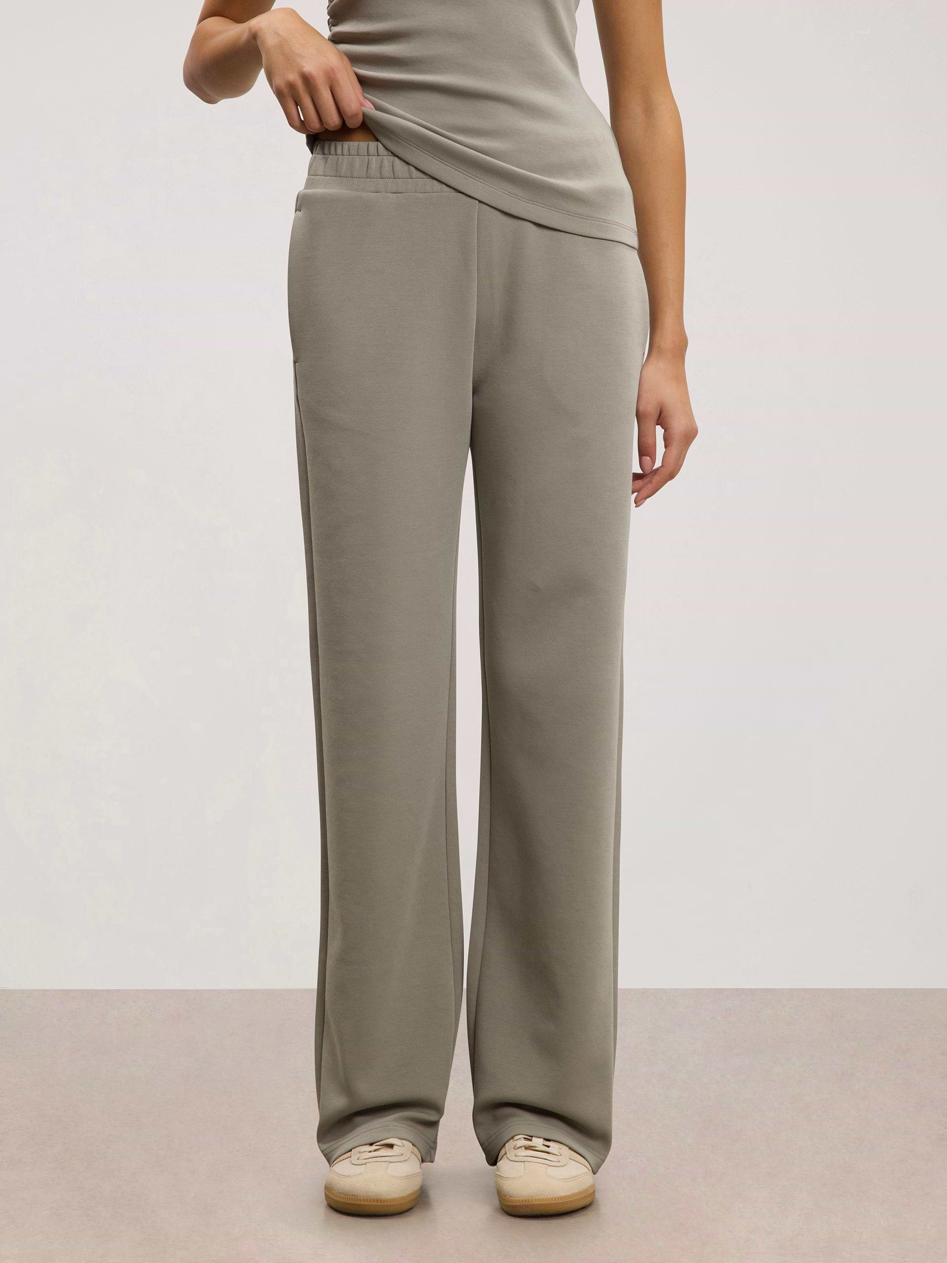 Womens Luxe Straight Leg Jogger in Stone