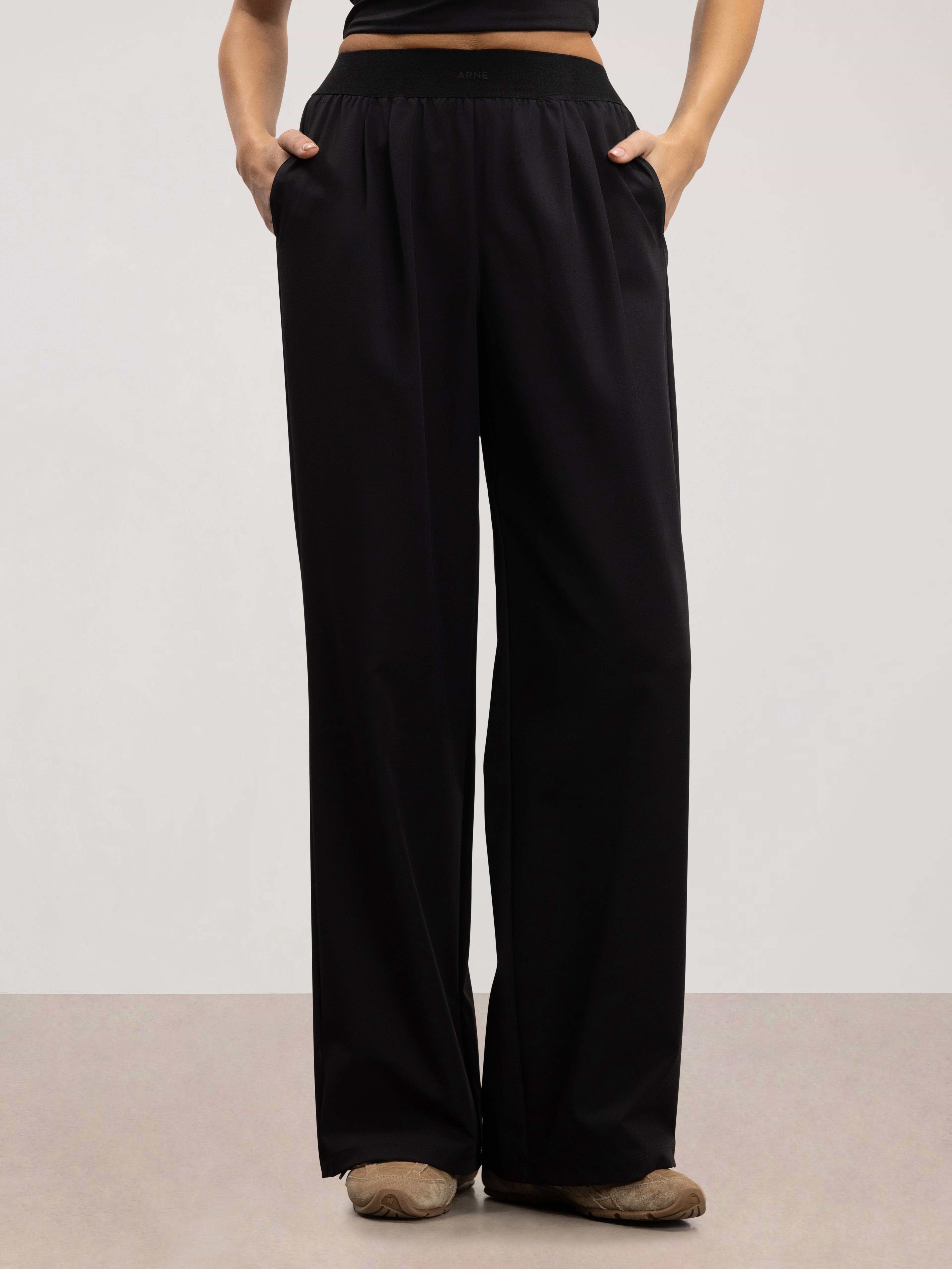 Womens Elasticated Waistband Trouser in Black