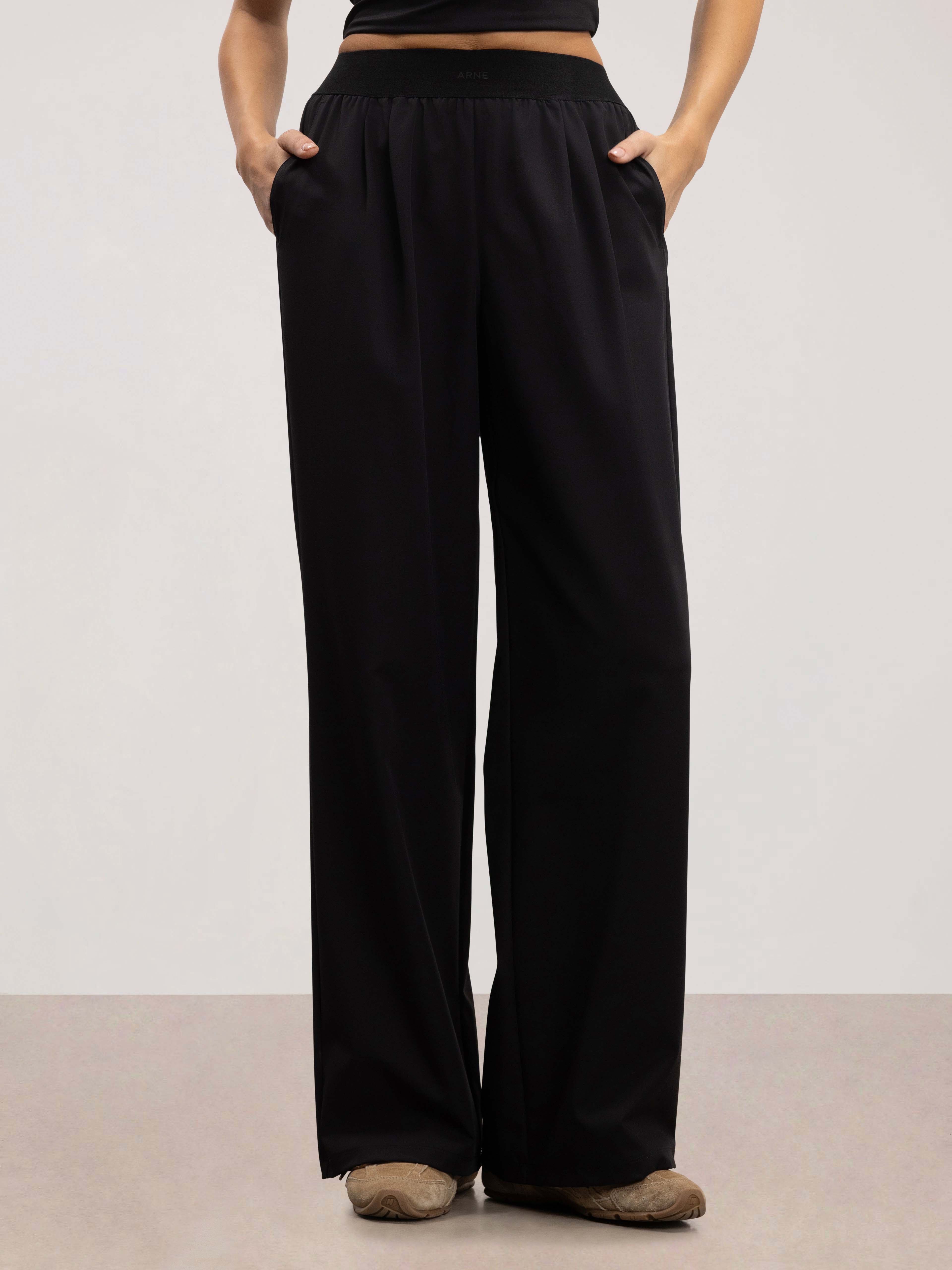 Womens Elasticated Waistband Trouser in Black