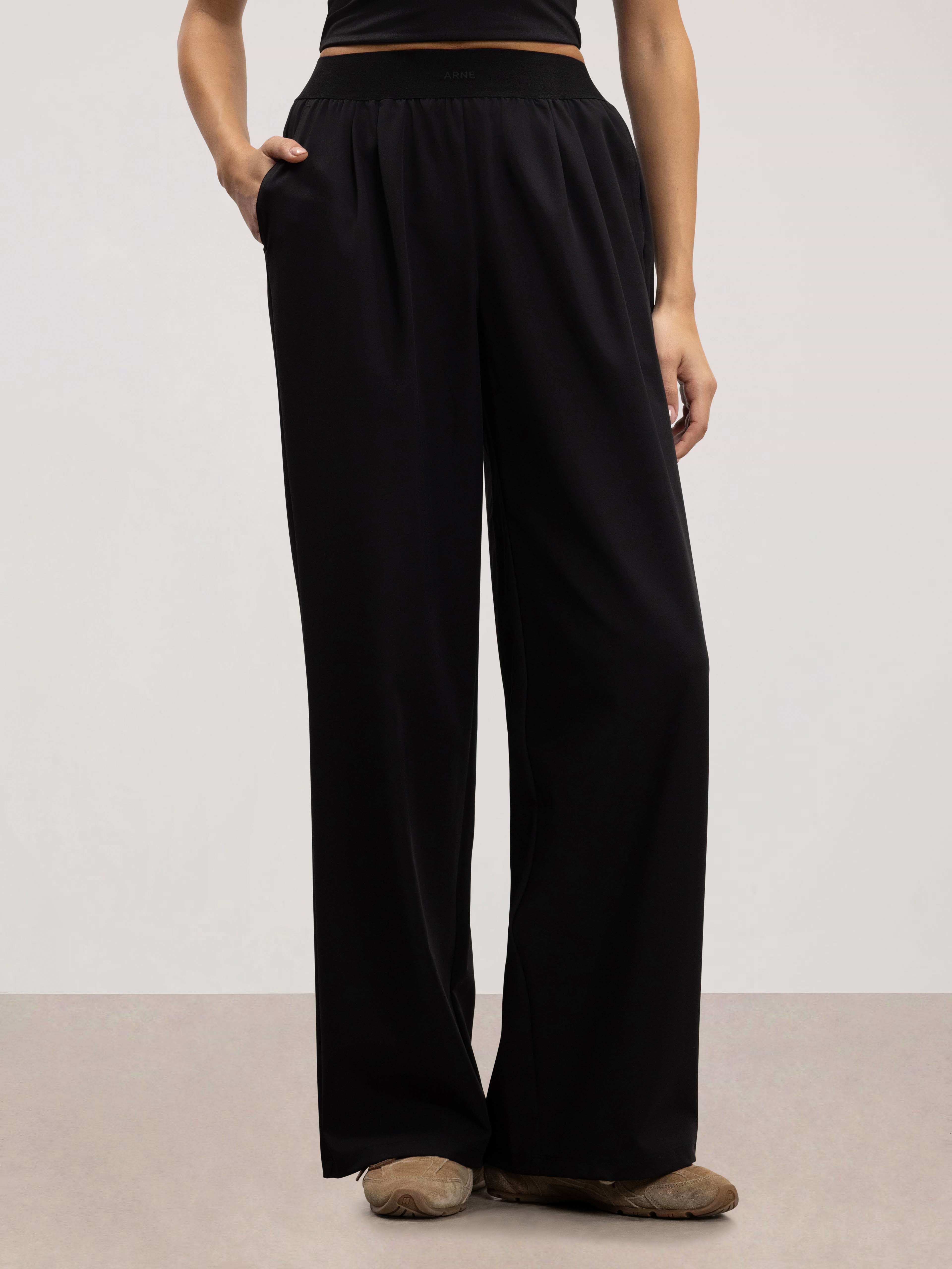 Womens Elasticated Waistband Trouser in Black