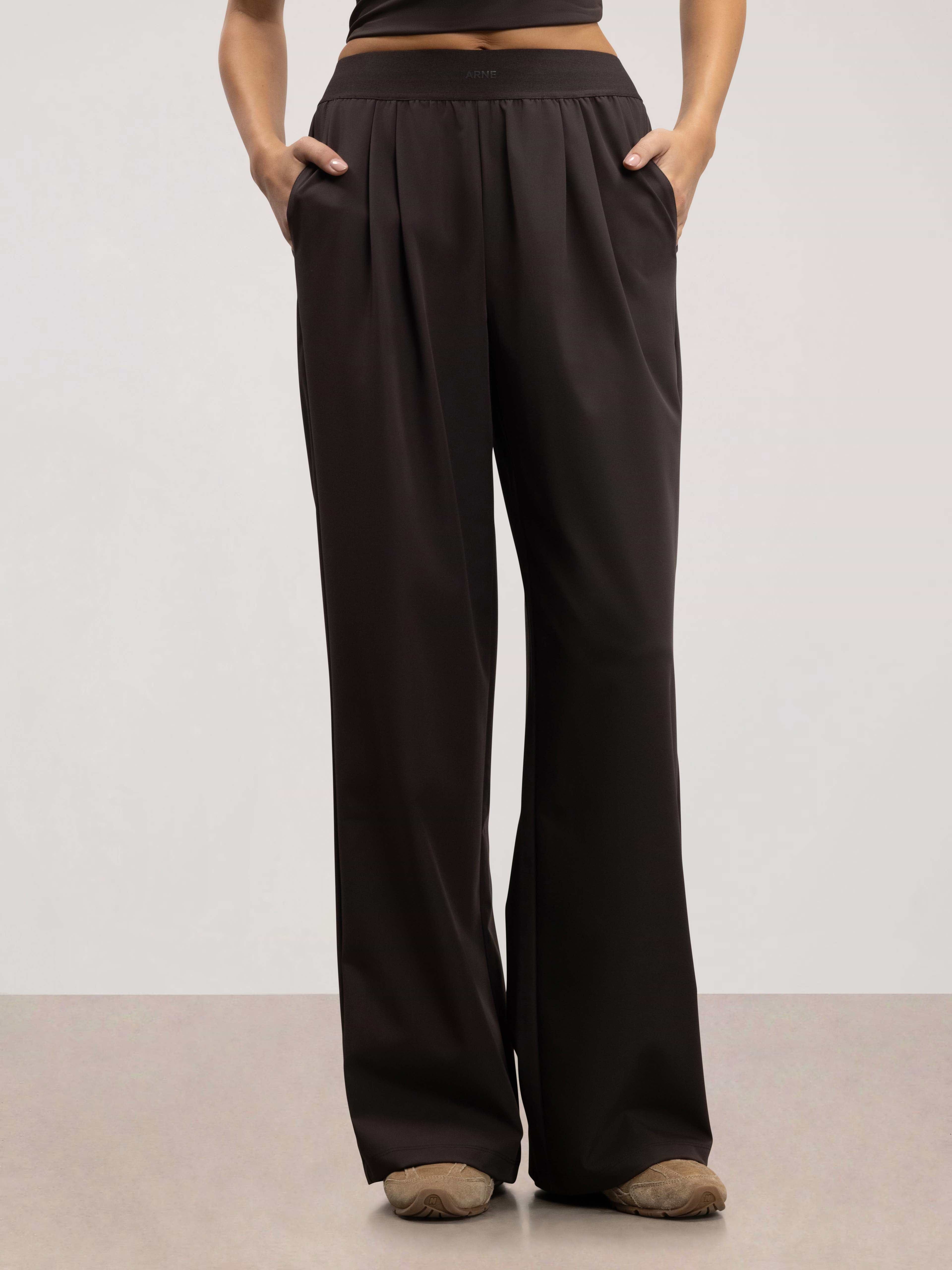 Womens Elasticated Waistband Trouser in Brown
