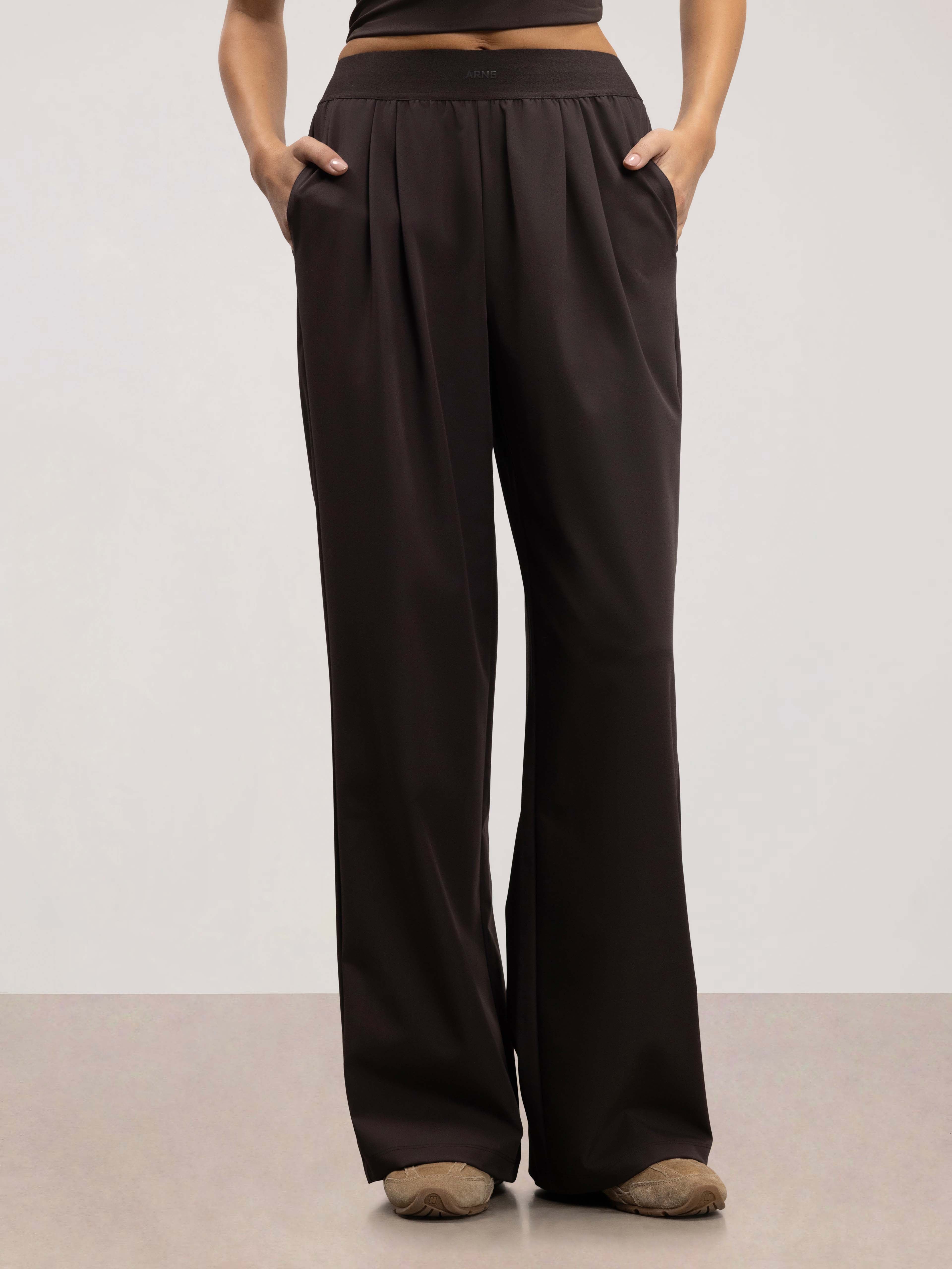 Womens Elasticated Waistband Trouser in Brown