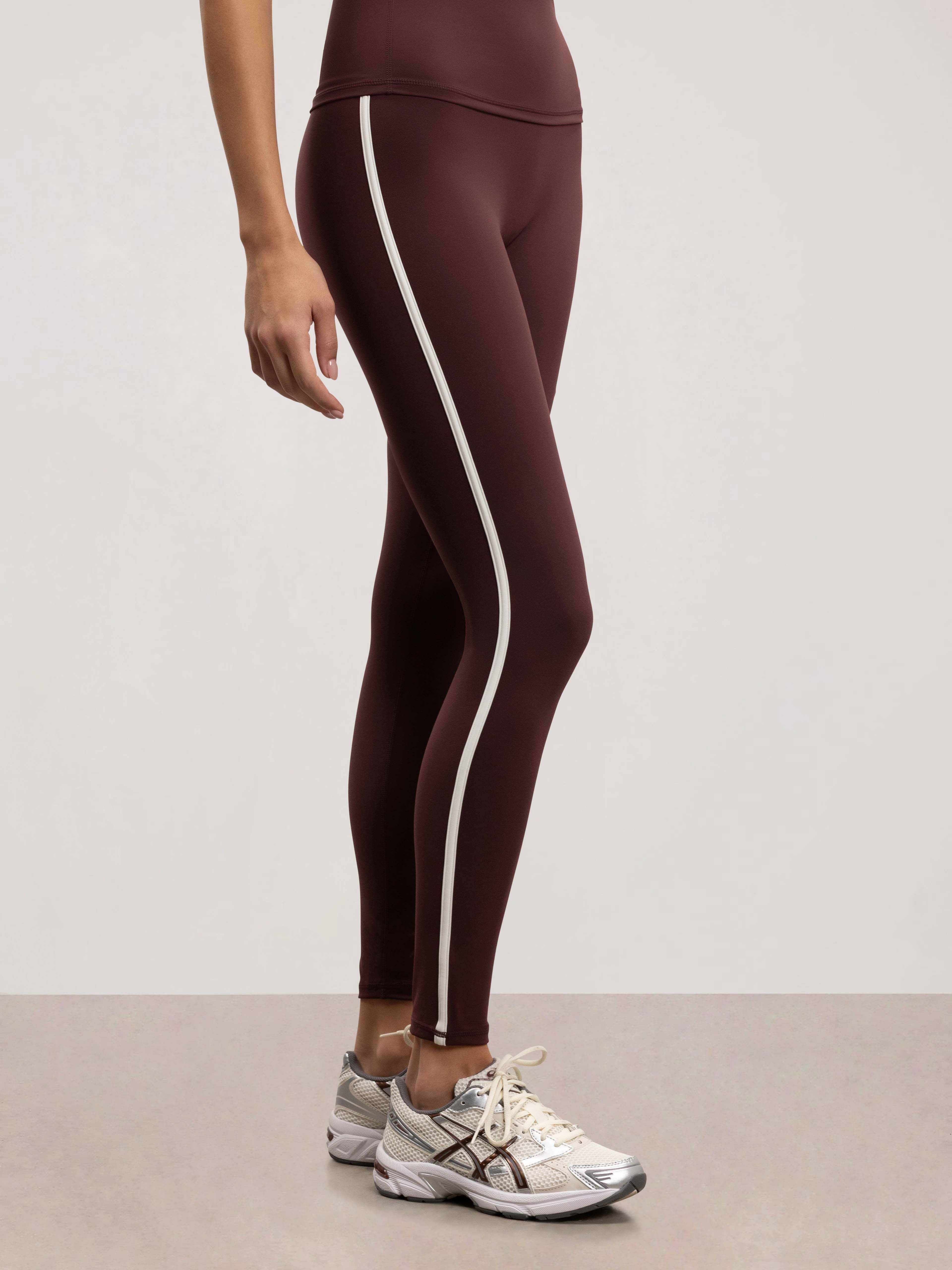 Womens Contrast Piping Active Legging in Burgundy