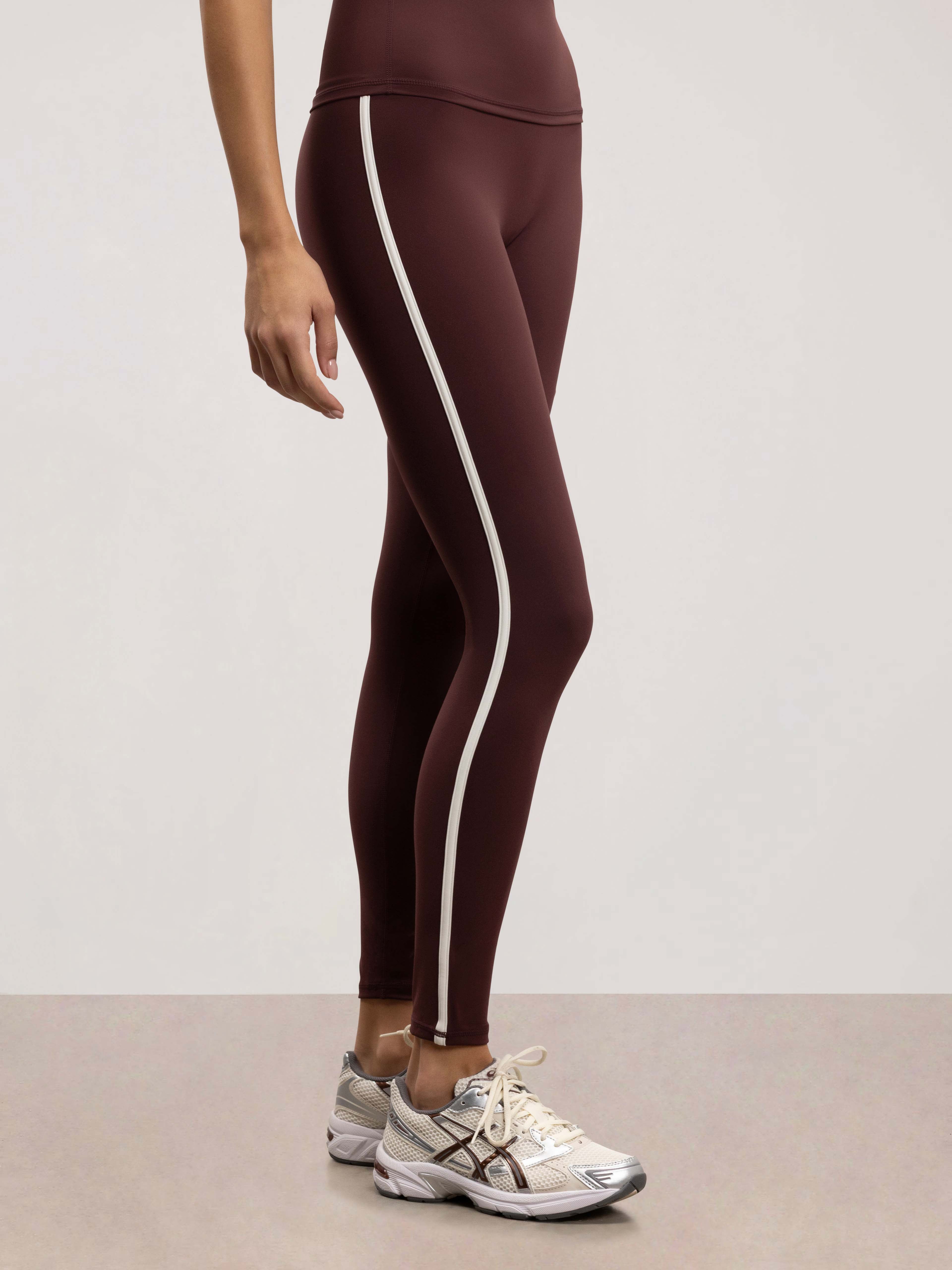 Womens Contrast Piping Active Legging in Burgundy