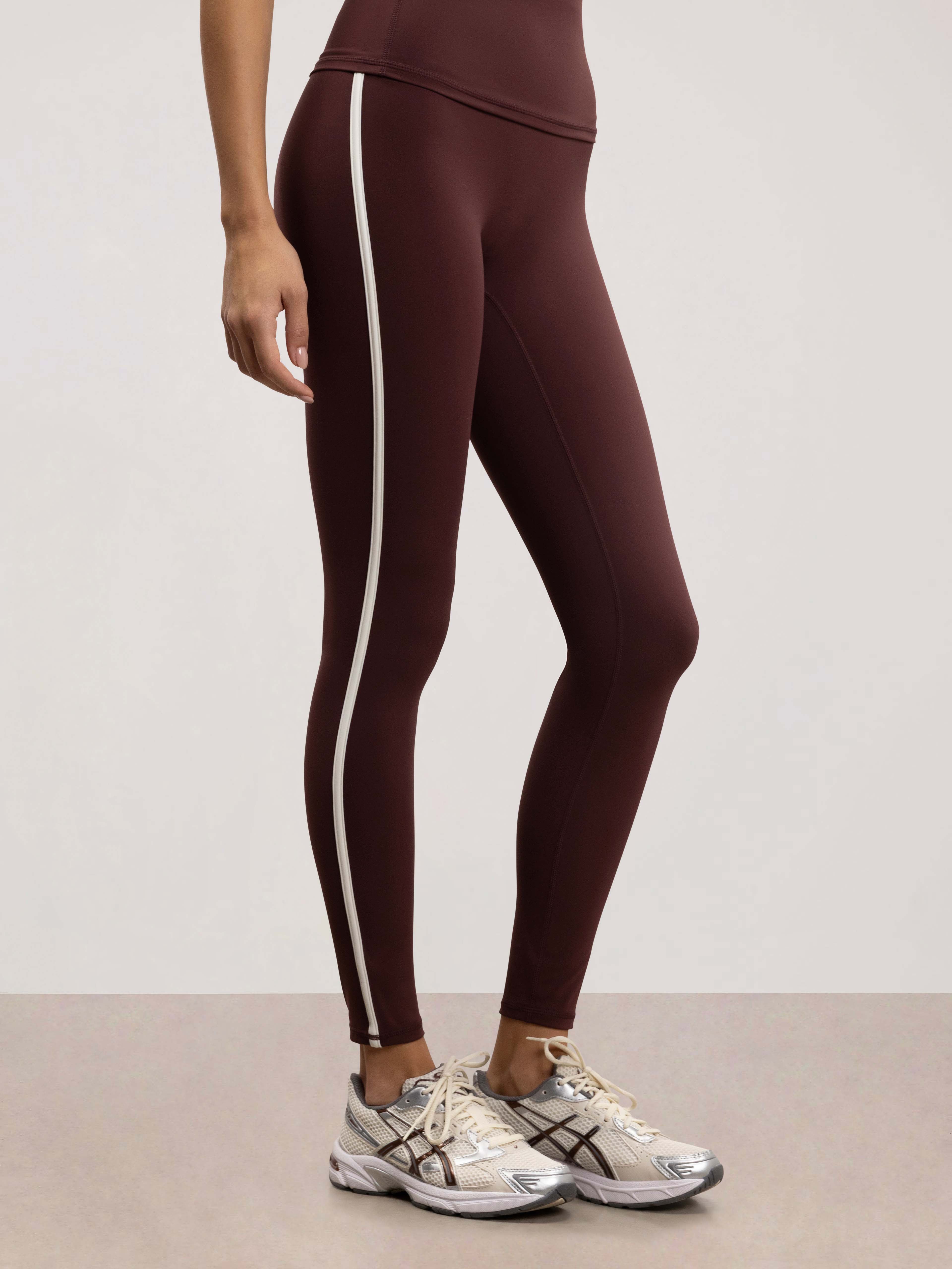Womens Contrast Piping Active Legging in Burgundy