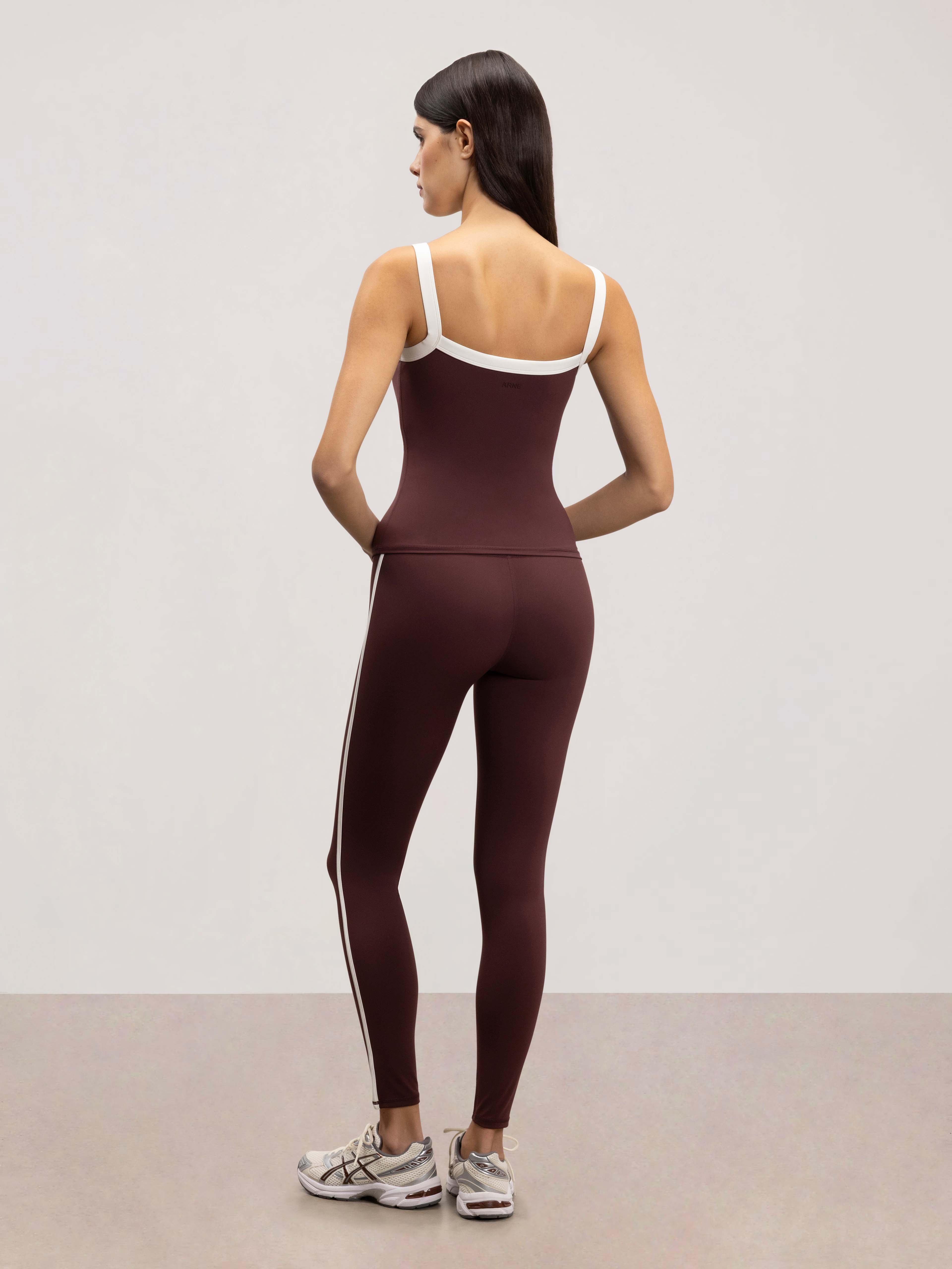 Womens Contrast Piping Active Legging in Burgundy