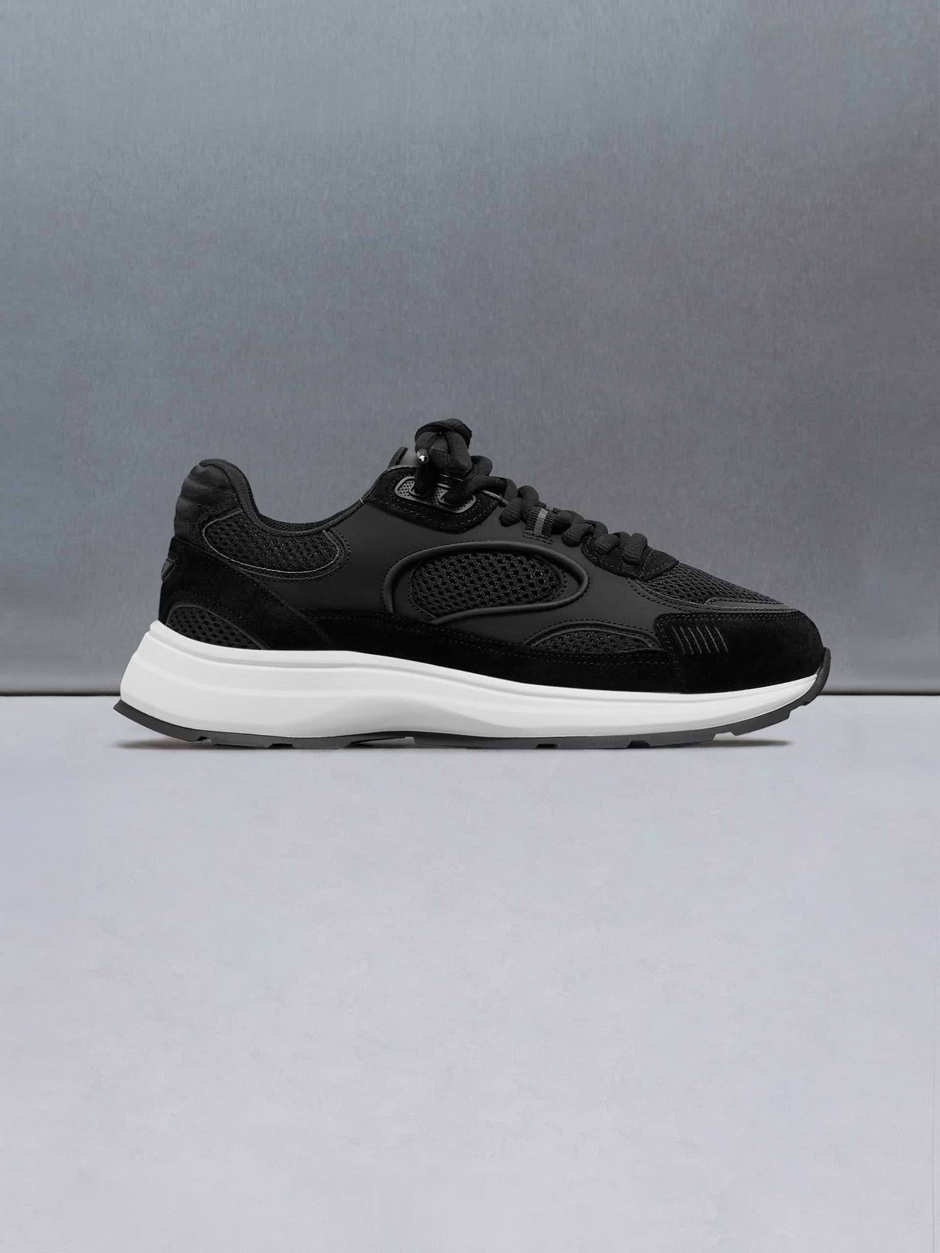 Circuit Trainer in Midnight Black
