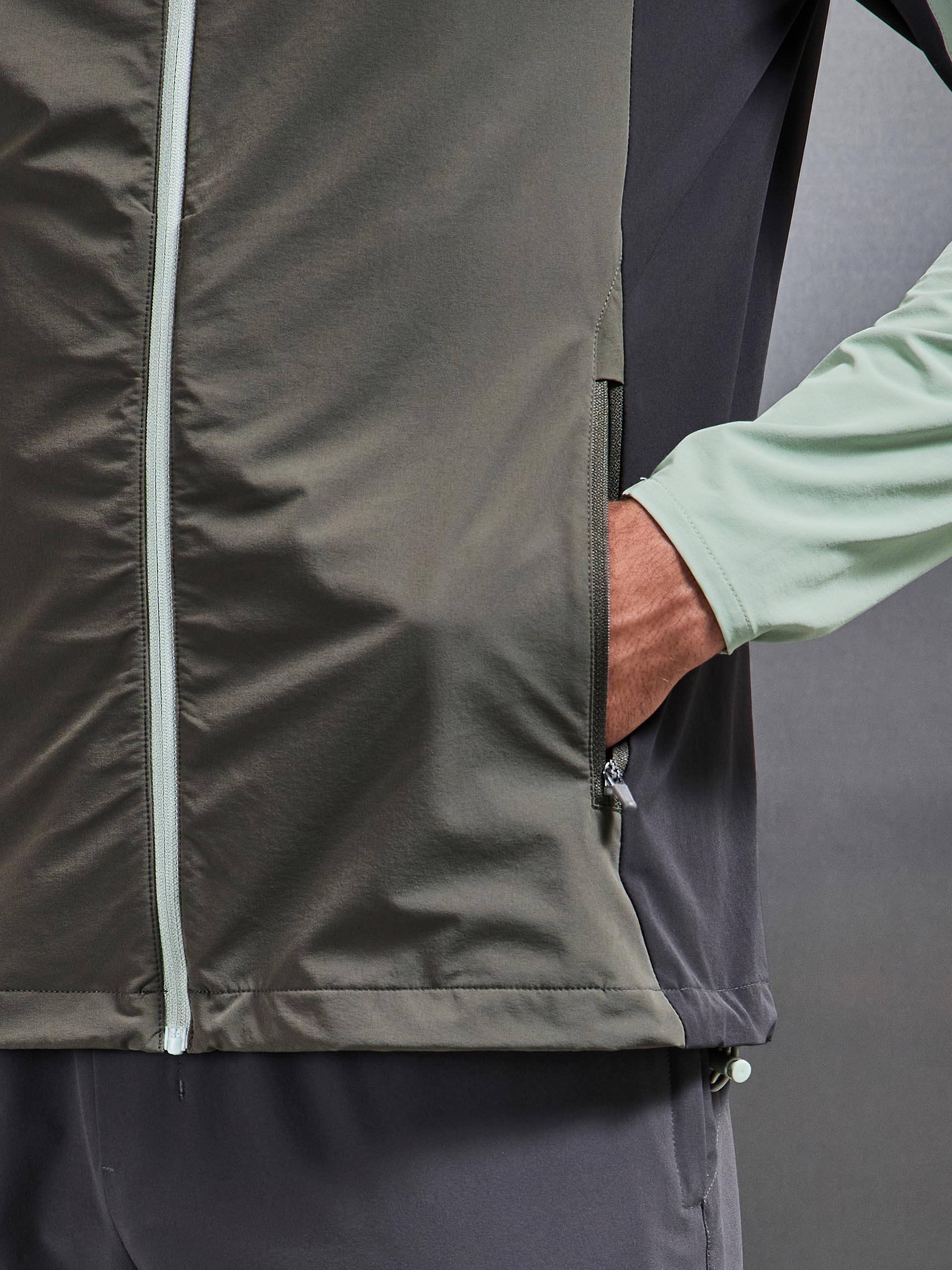 Active Colour Block Windbreaker in Olive